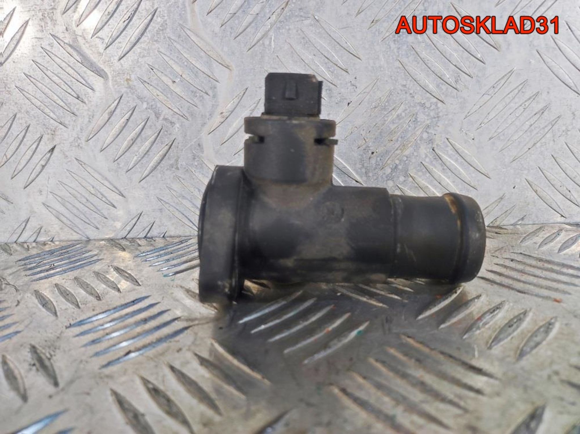 Фланец системы охлаждения Audi A4 B5 028121133, 600 рублей, Дубовое