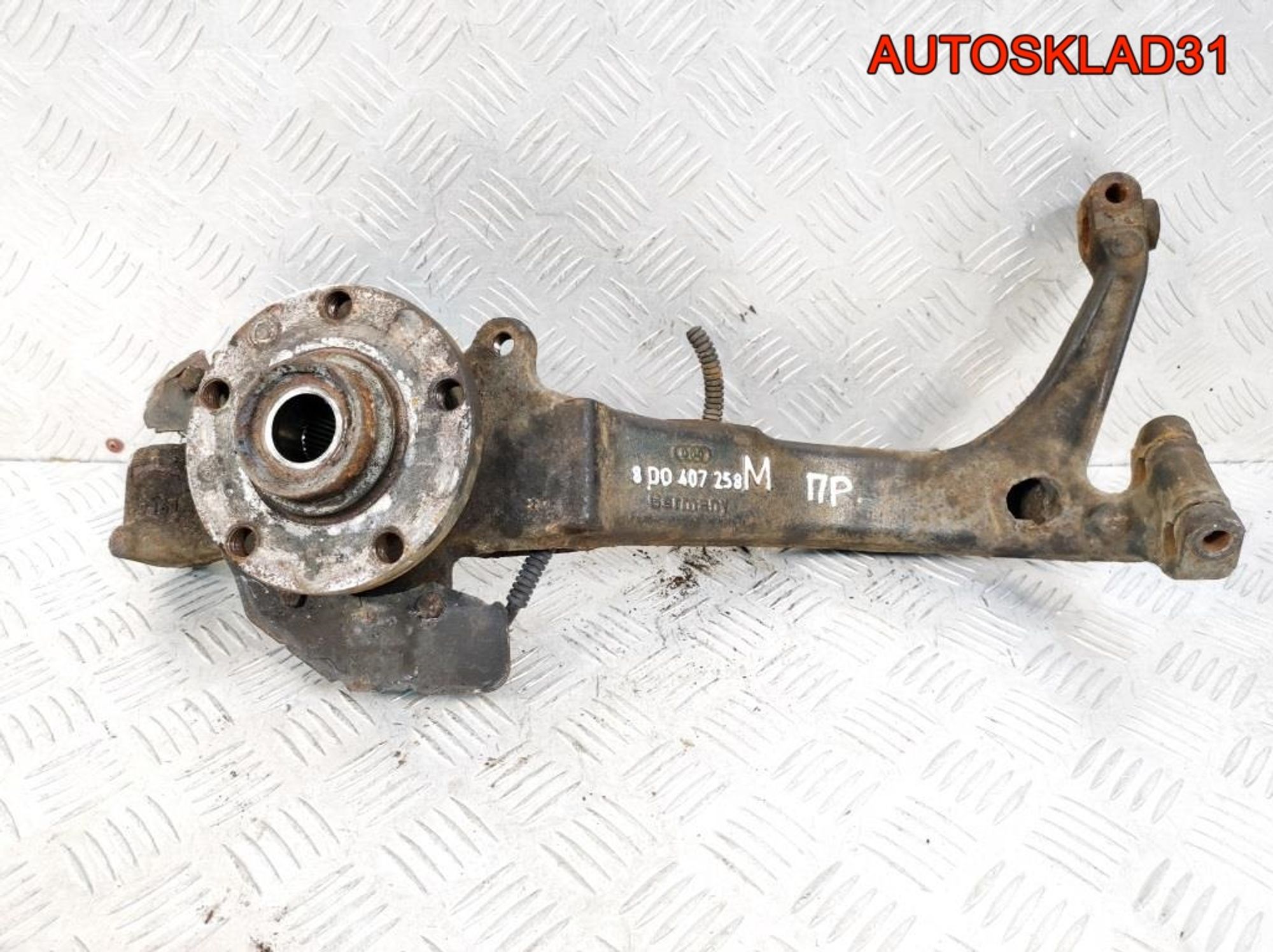 Кулак передний правый VW Passat B5 8D0407258M, 1200 рублей, Дубовое