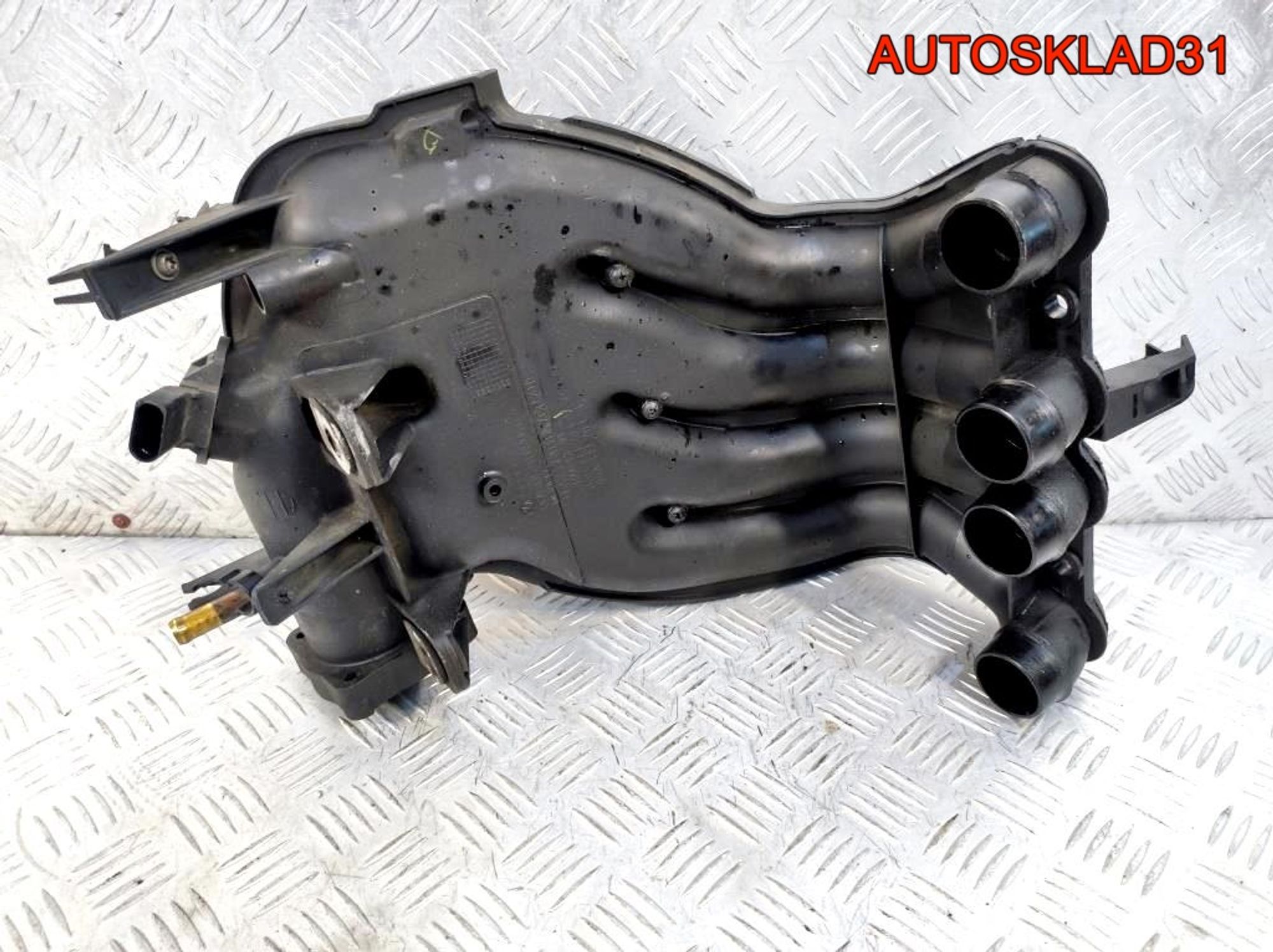 Коллектор впускной VW Touran 2,0 BSX 06A133203BN, 6200 рублей, Дубовое