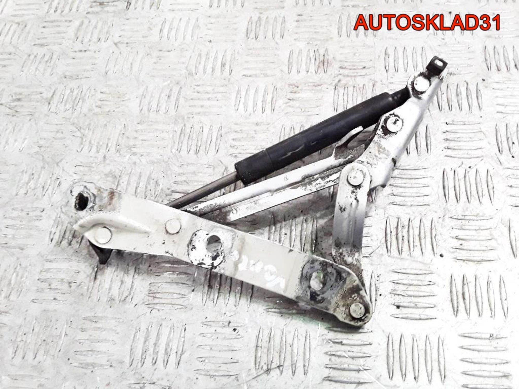 Петля крышки багажника правая Volkswagen Vento, 1400 рублей, Дубовое