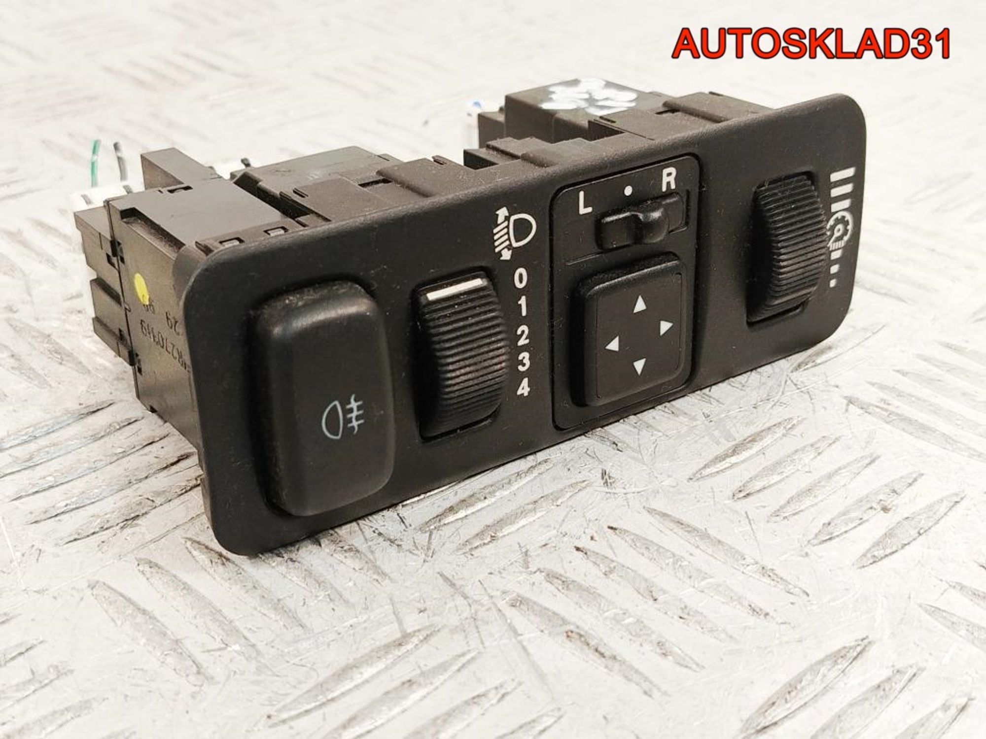 Блок кнопок Mitsubishi Carisma DA MR740608, 1200 рублей, Дубовое
