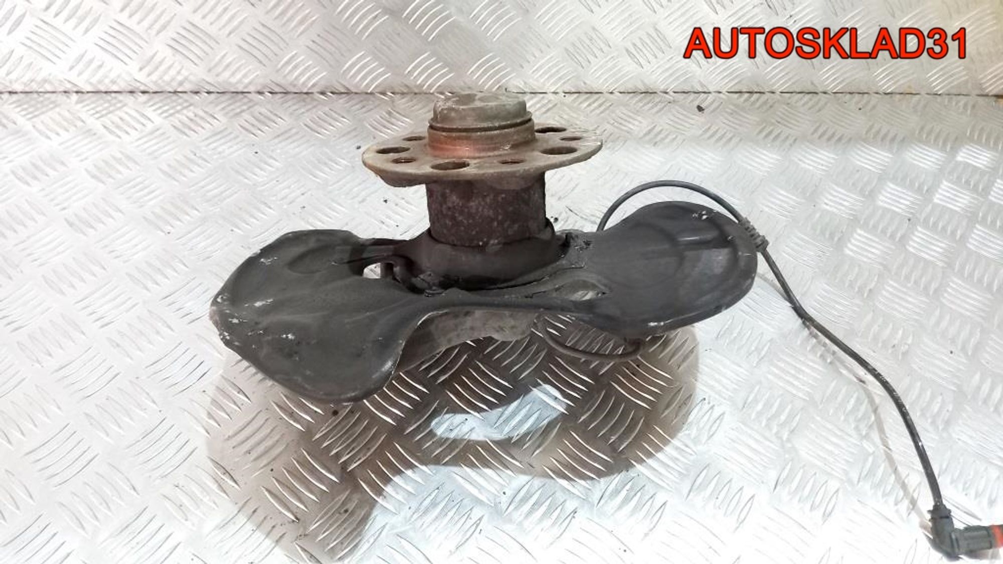 Кулак поворотный передний правый Комплект Mercedes-Benz W204 А2043320201, 3500 рублей, Дубовое