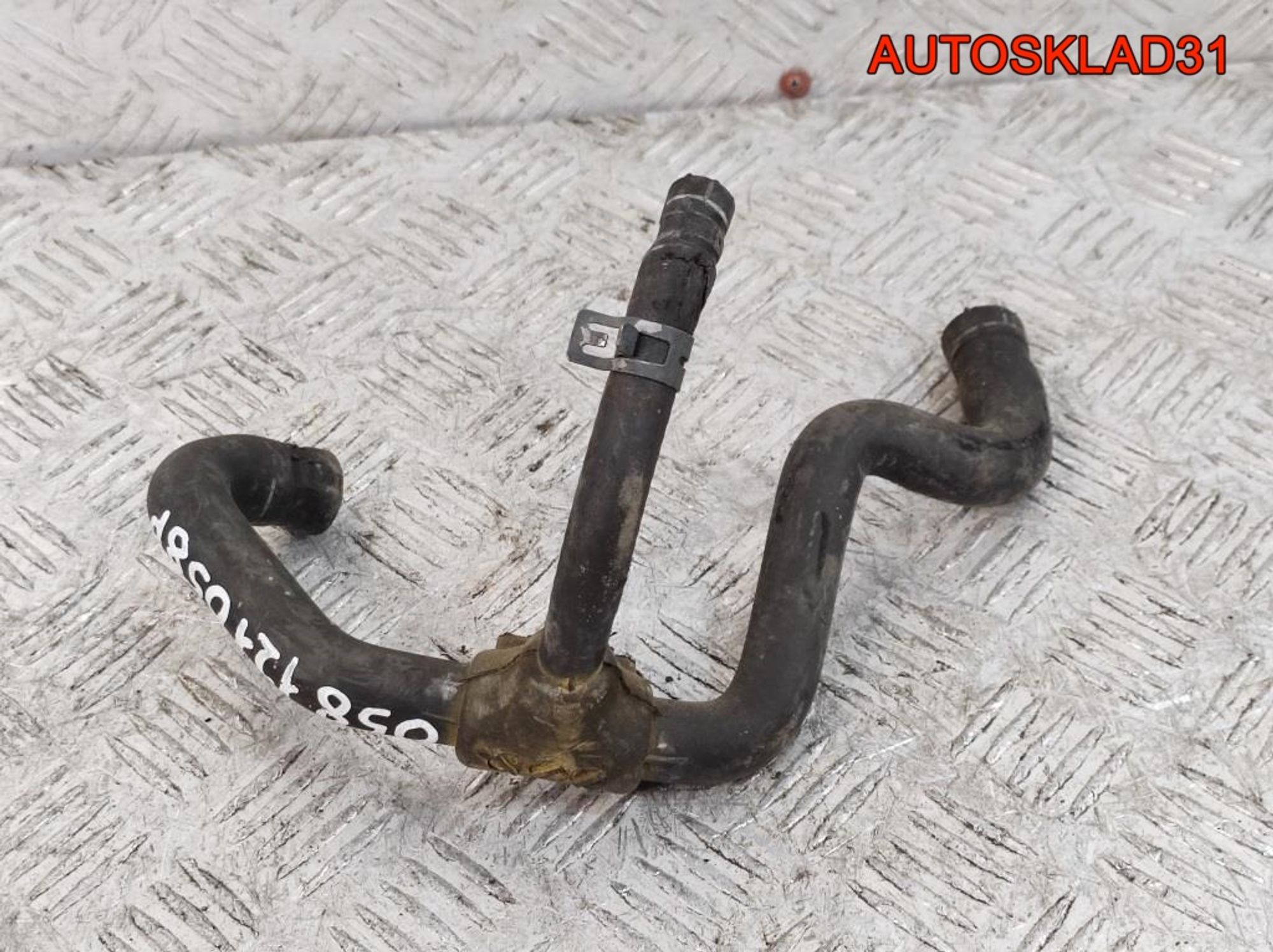 Патрубок системы охлаждения VW Passat B5 1,8 APT 058121058P, 700 рублей, Дубовое