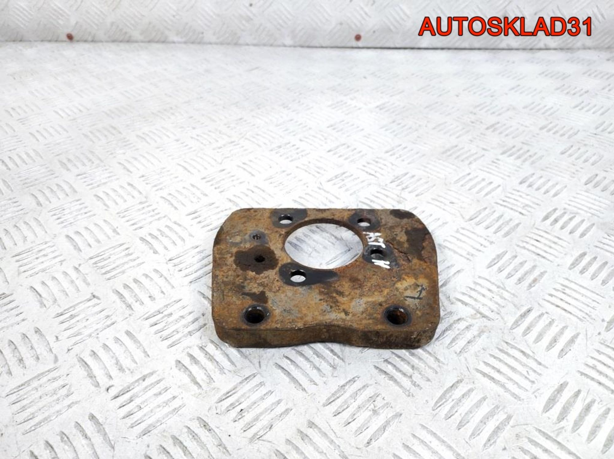 Щит опорный задний левый Opel Astra H 13173018, 500 рублей, Дубовое