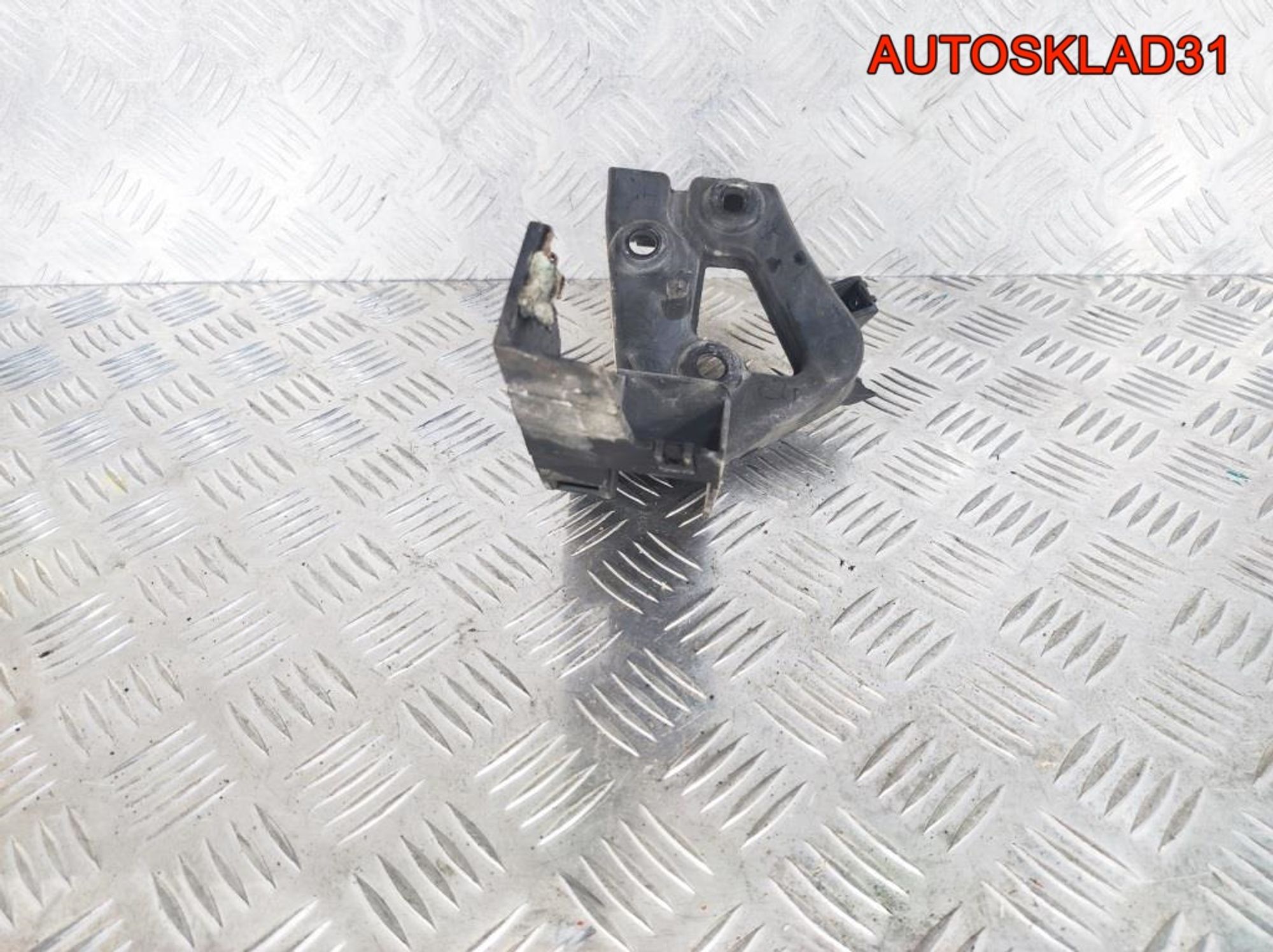 Кронштейн на порог задний левый Audi A8 D3, 900 рублей, Дубовое