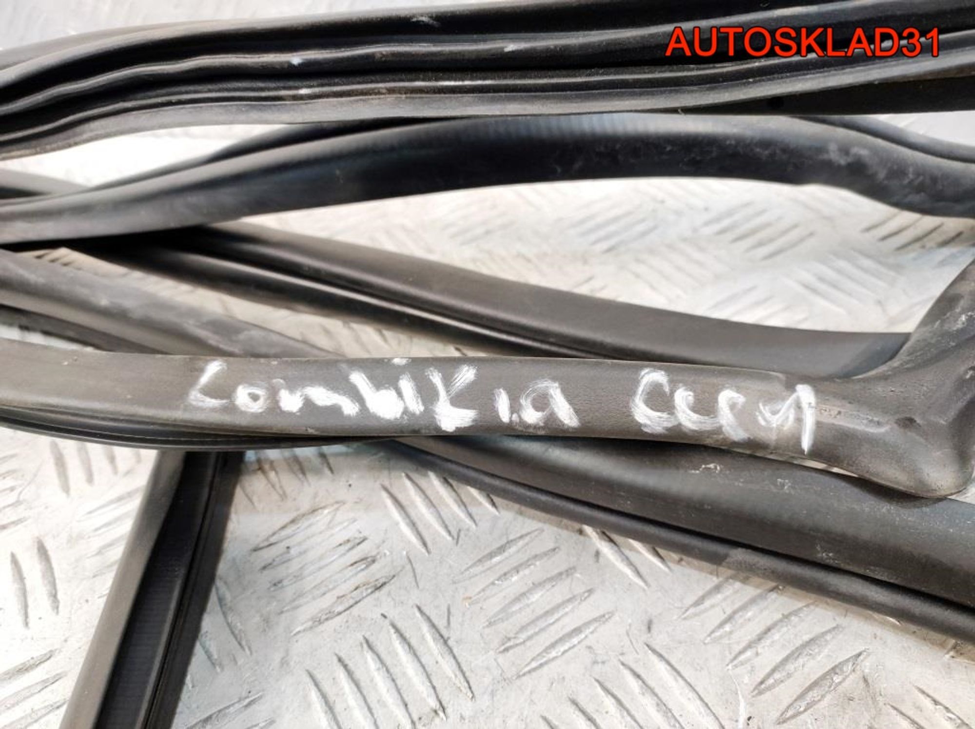 Уплотнитель двери Комплект Kia Ceed 1 Универсал, 4500 рублей, Дубовое