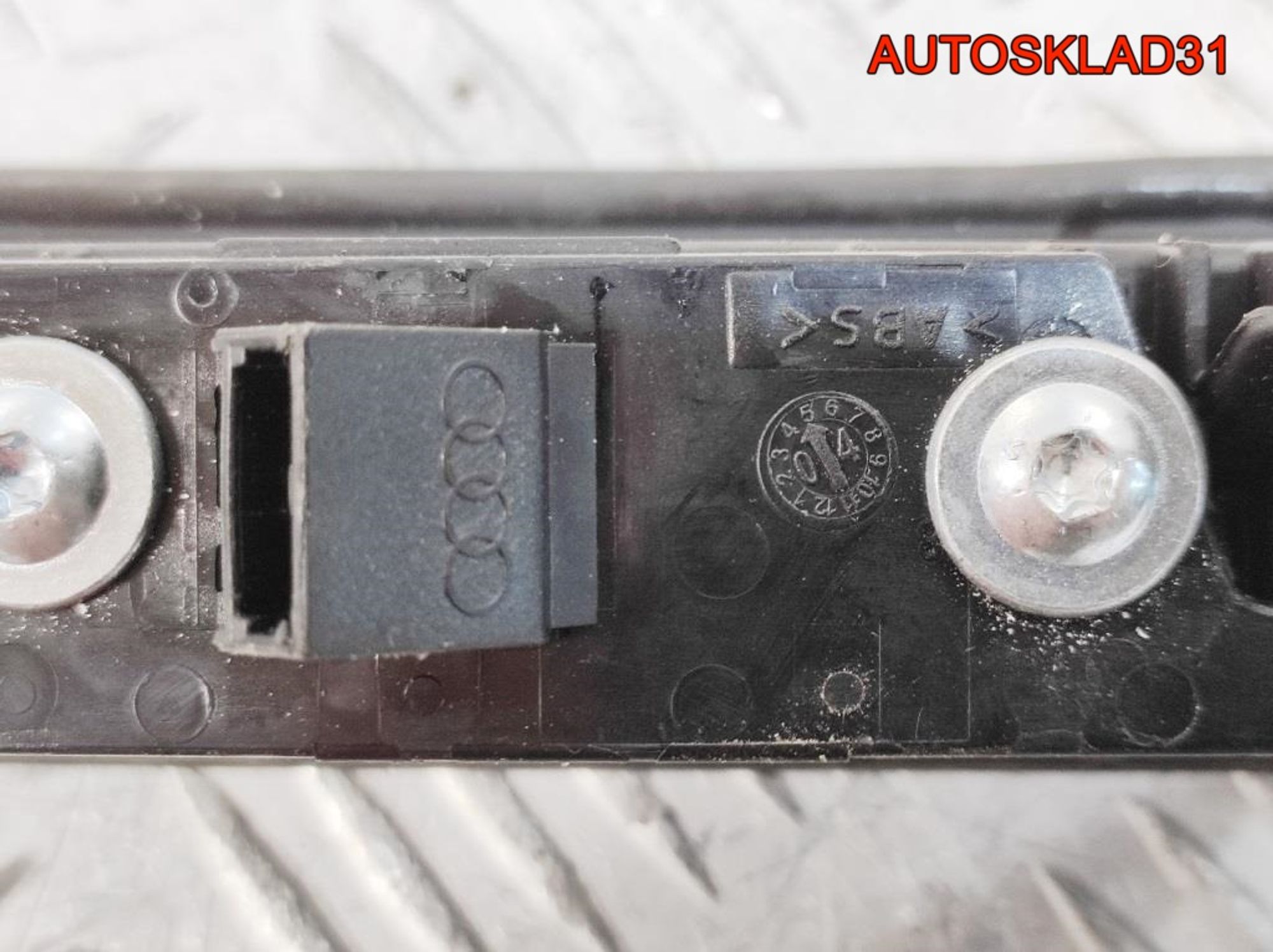 Накладка крышки багажника Audi A6 C6 8E0827574C, 4500 рублей, Дубовое