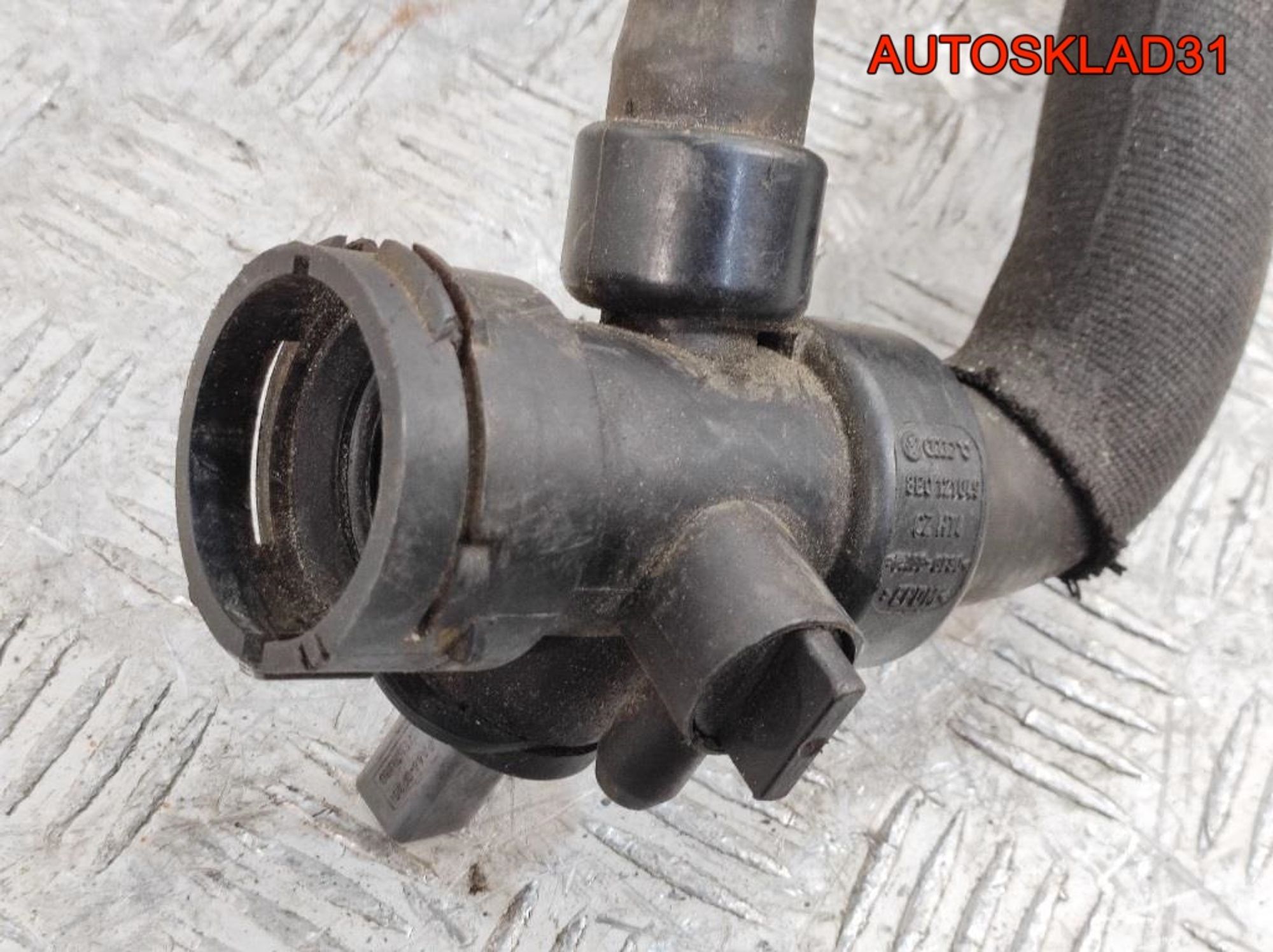 Патрубок радиатора Audi A4 B6 2,0 ALT Бензин 8E0121049, 1500 рублей, Дубовое