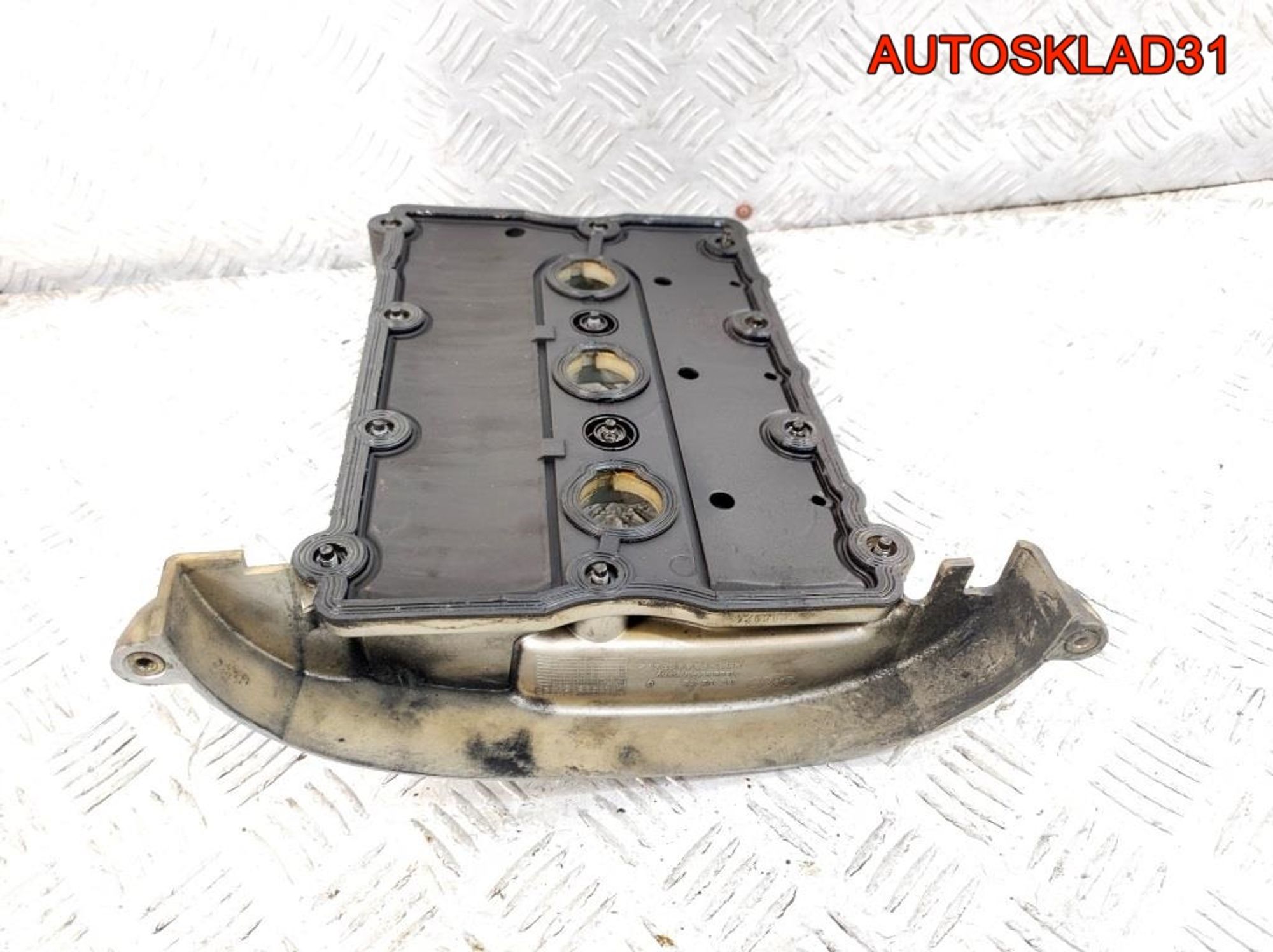 Крышка клапанная правая Audi A4 B6 3,0 ASN 06C103472G, 1500 рублей, Дубовое