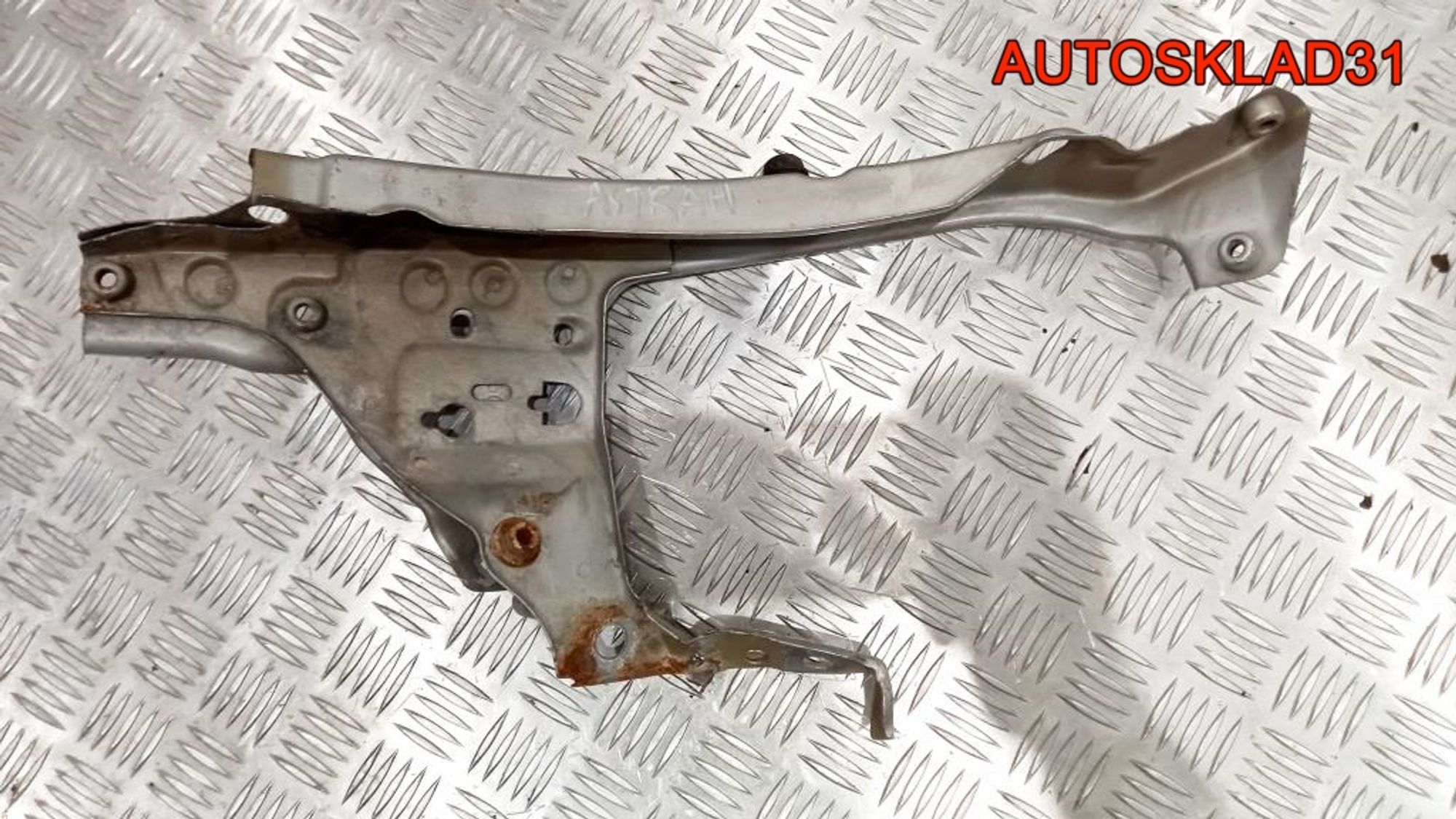 Кронштейн фары правый Opel Astra H 13237139, 1800 рублей, Дубовое