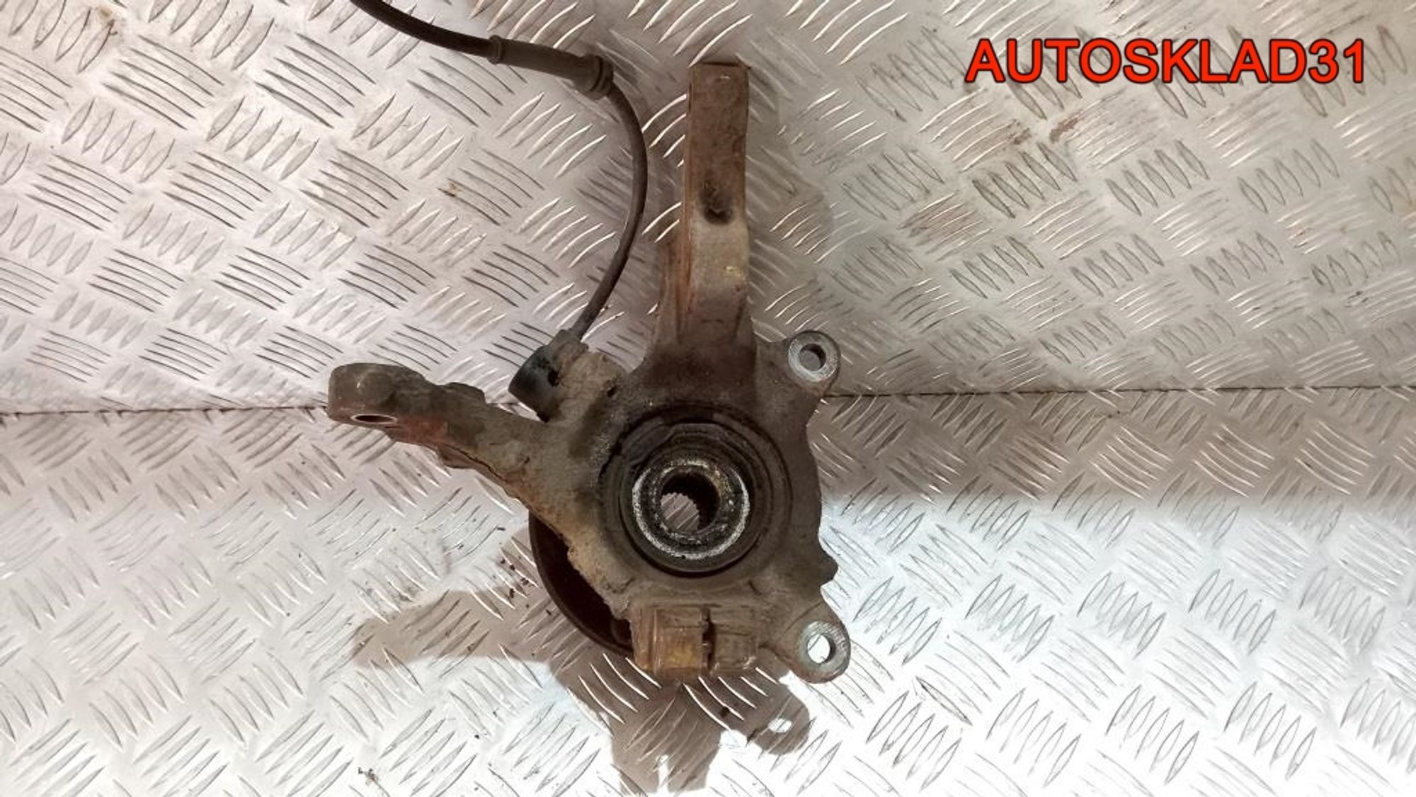 Кулак поворотный передний левый в сборе Mitsubishi Carisma DA MR369681, 3500 рублей, Дубовое