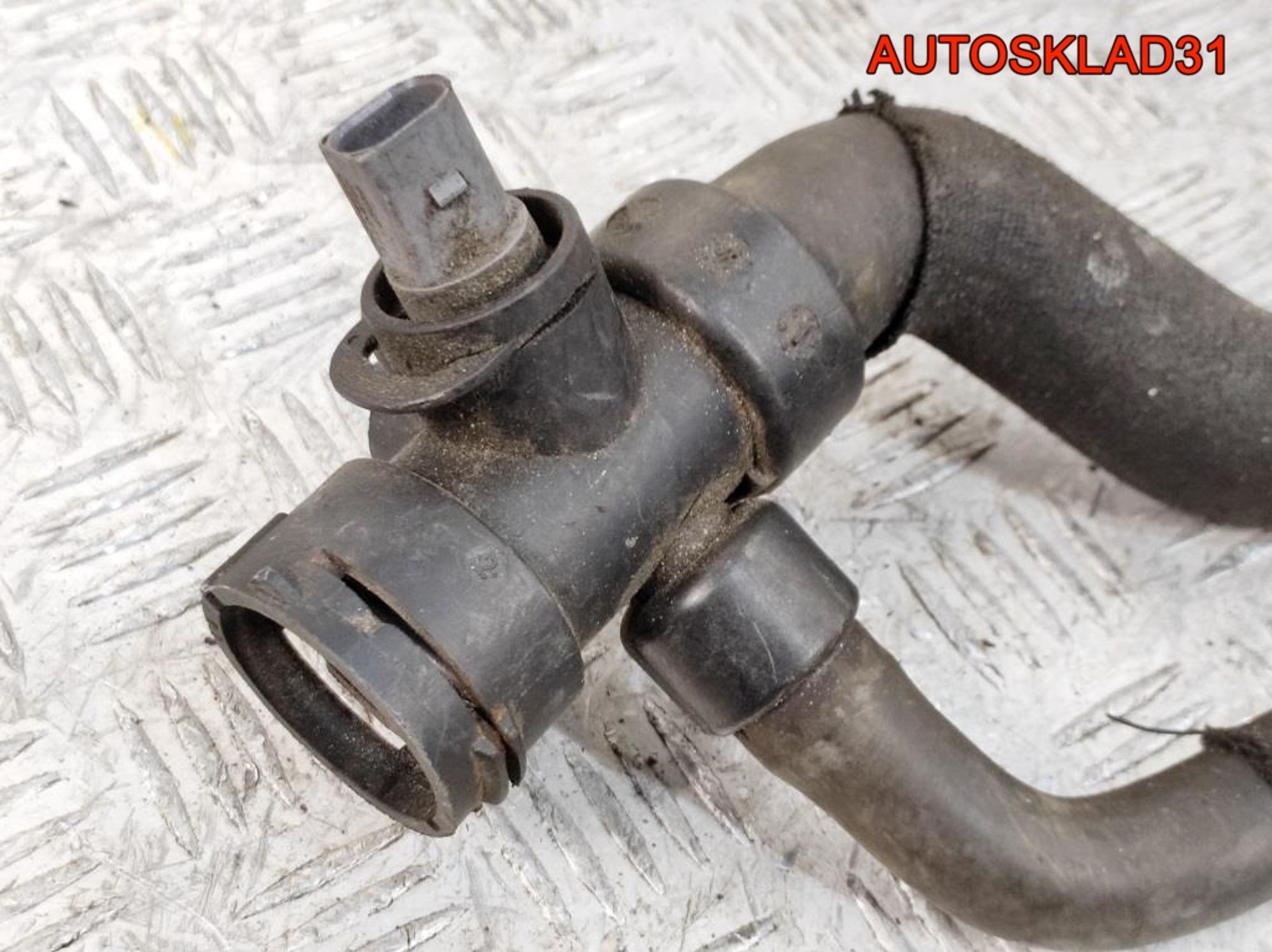 Патрубок радиатора Audi A4 B6 2,0 ALT Бензин 8E0121049, 1500 рублей, Дубовое