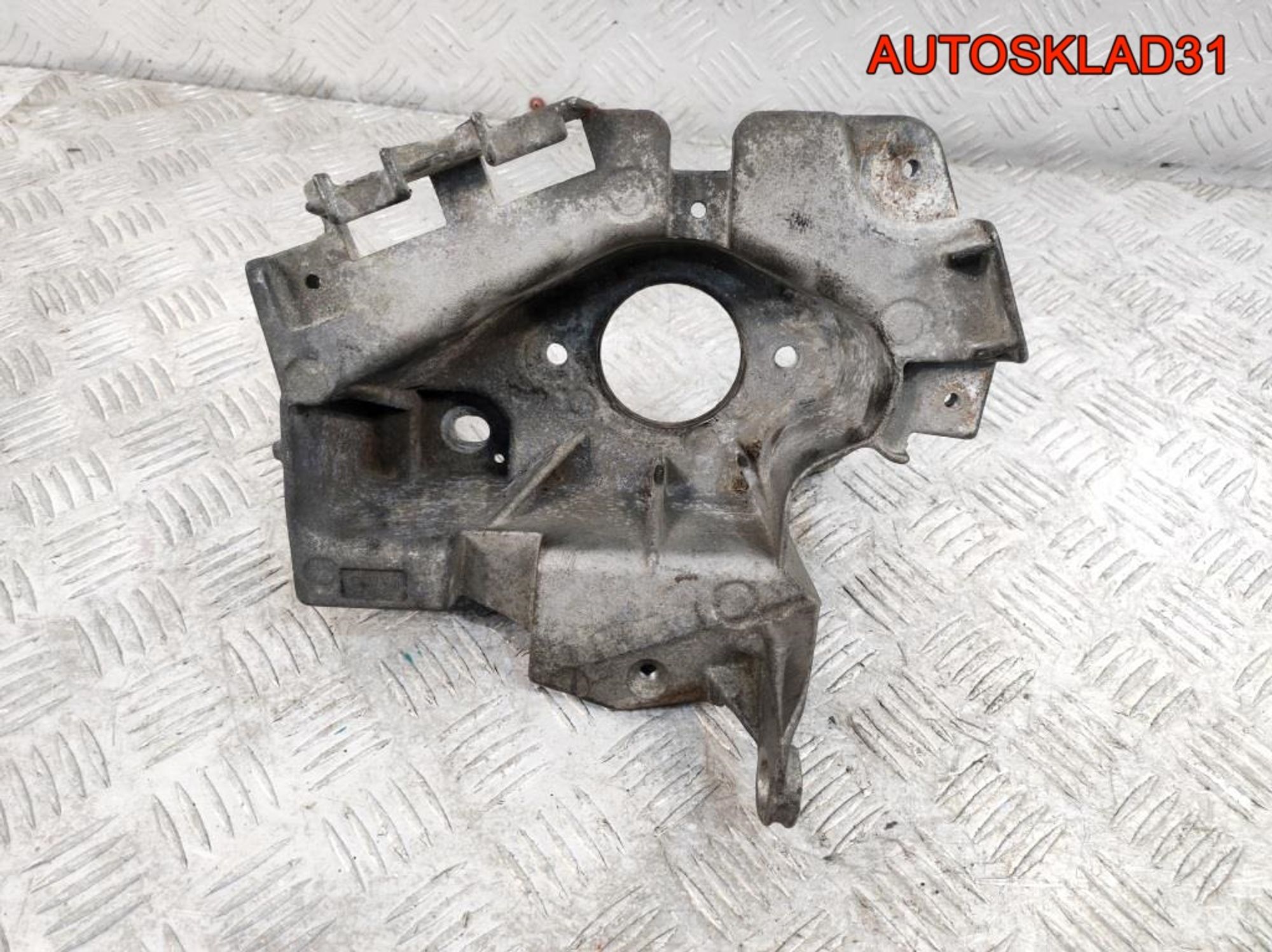 Кронштейн опоры КПП Renault Kangoo K9K 7700430825, 1000 рублей, Дубовое