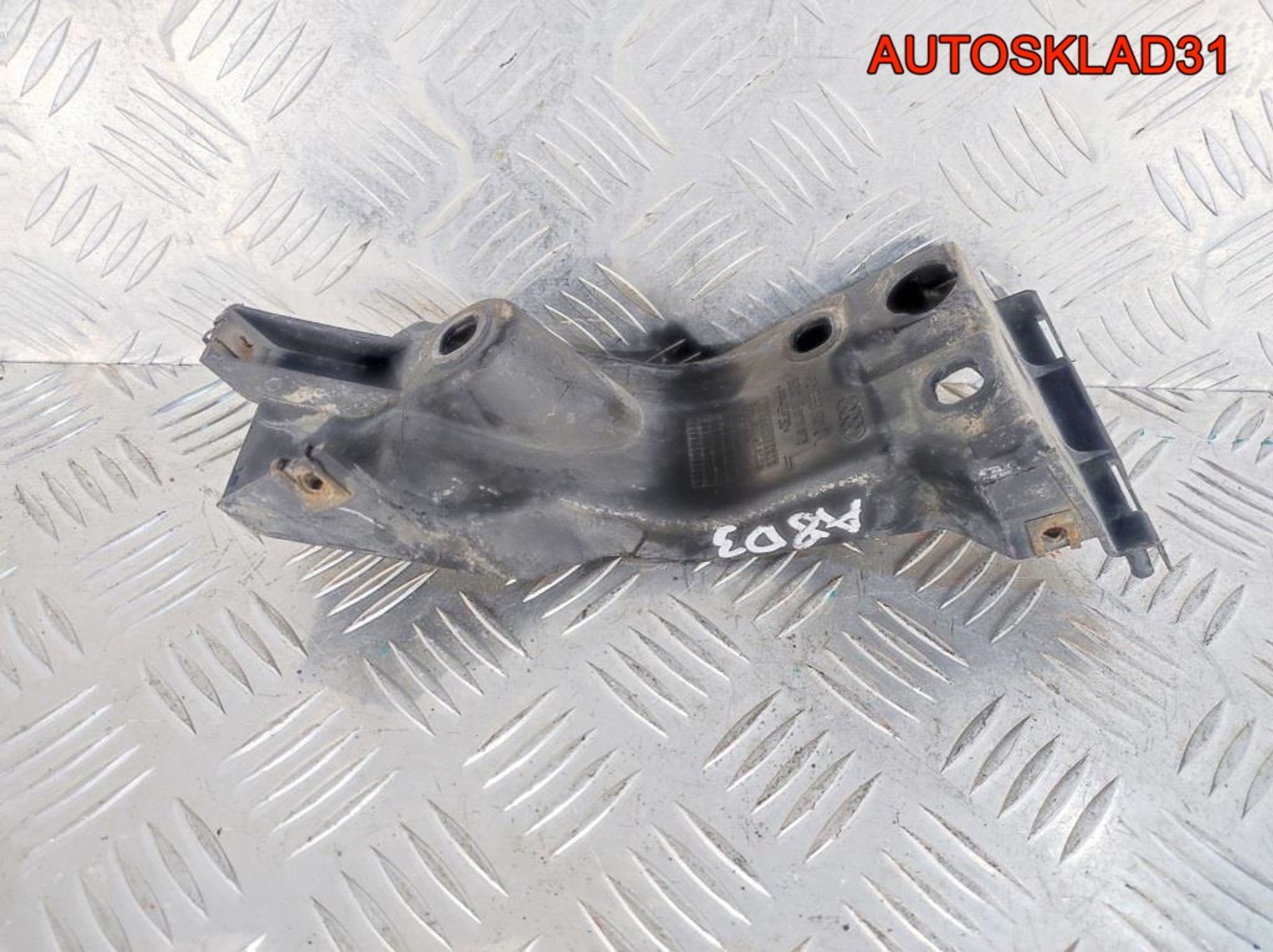 Кронштейн порога передний левый Audi A8 D3, 900 рублей, Дубовое