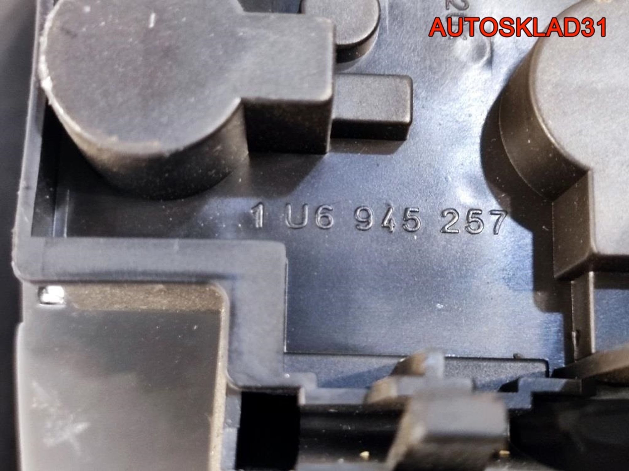 Фонарь задний правый Skoda Octavia A4 1U6945096, 2900 рублей, Дубовое