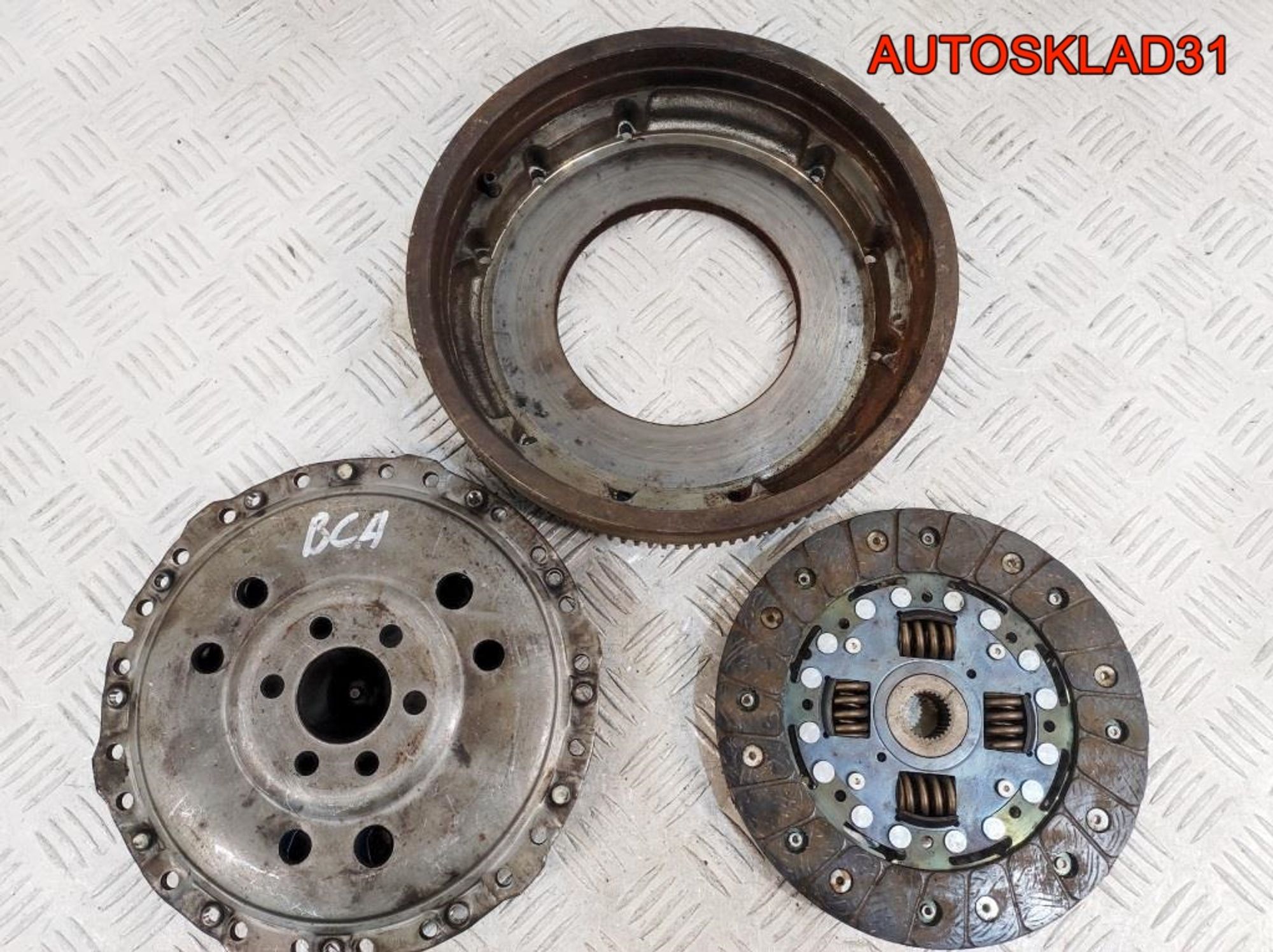 Комплект сцепления VW Golf 4 1,4 BCA 027105273D, 900 рублей, Дубовое