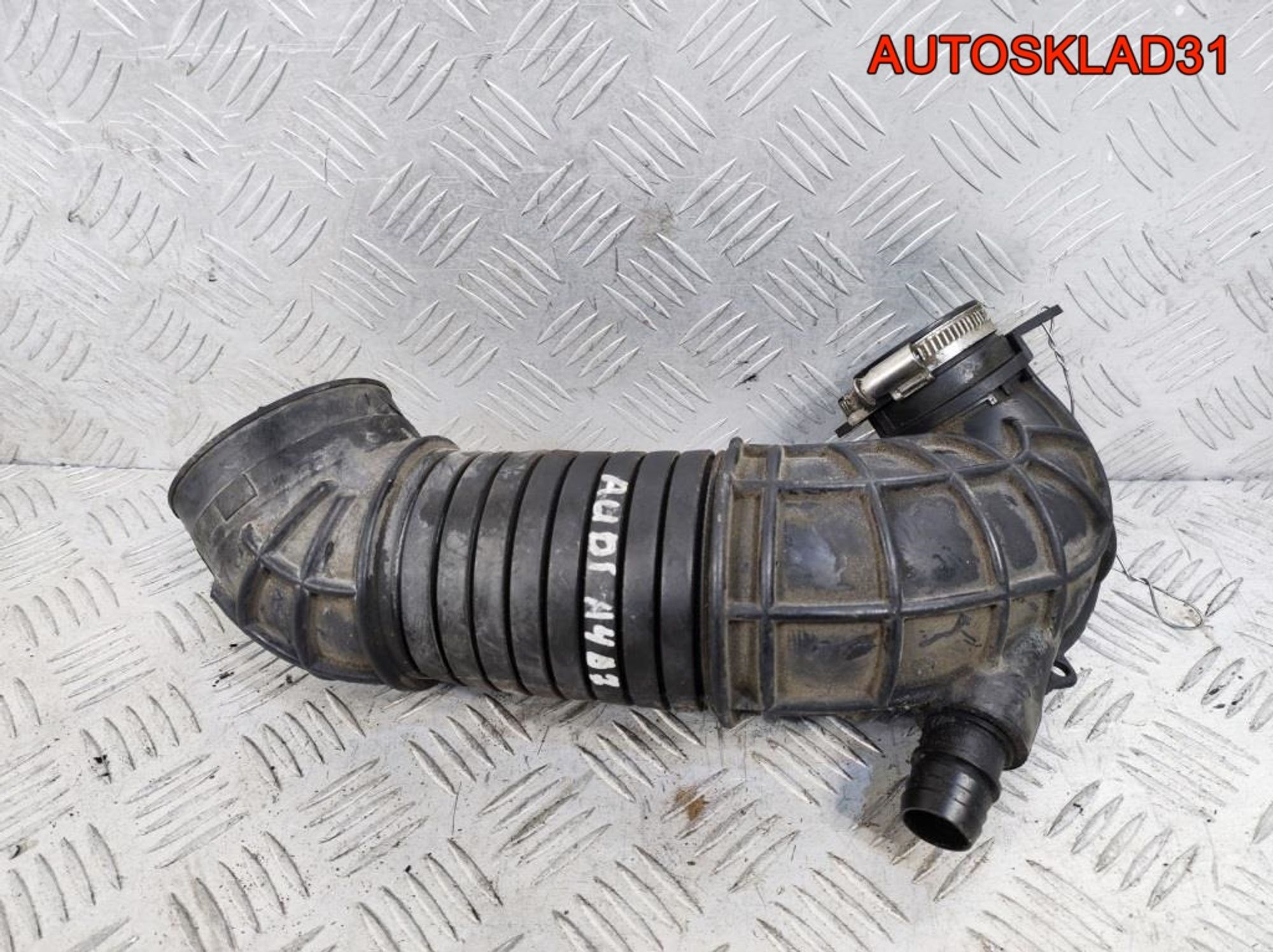 Патрубок воздушного фильтра Audi A4 B7 8E0129615J, 1300 рублей, Дубовое