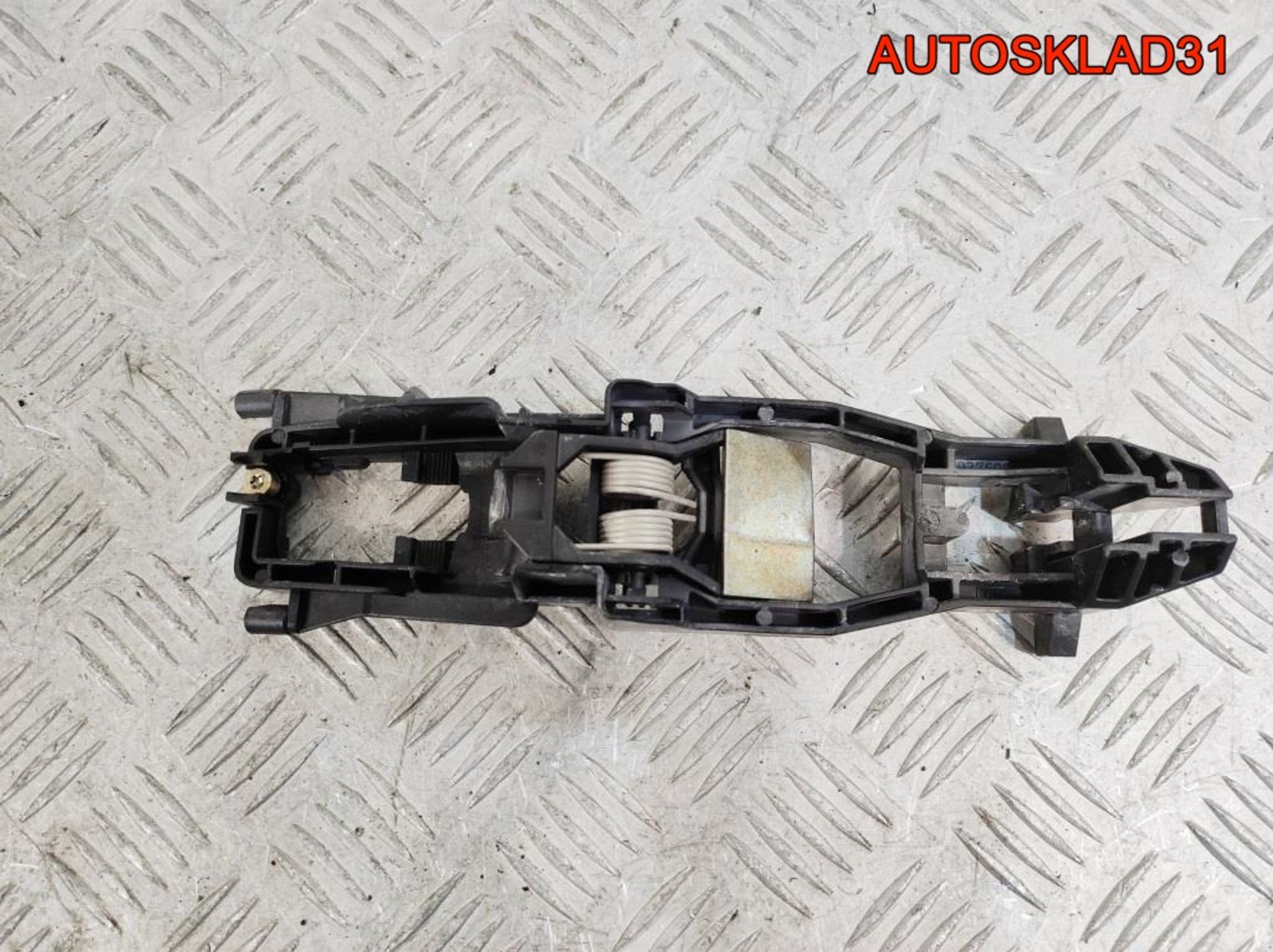 Кронштейн ручки передней левой Mercedes W211 A2037600334, 900 рублей, Дубовое