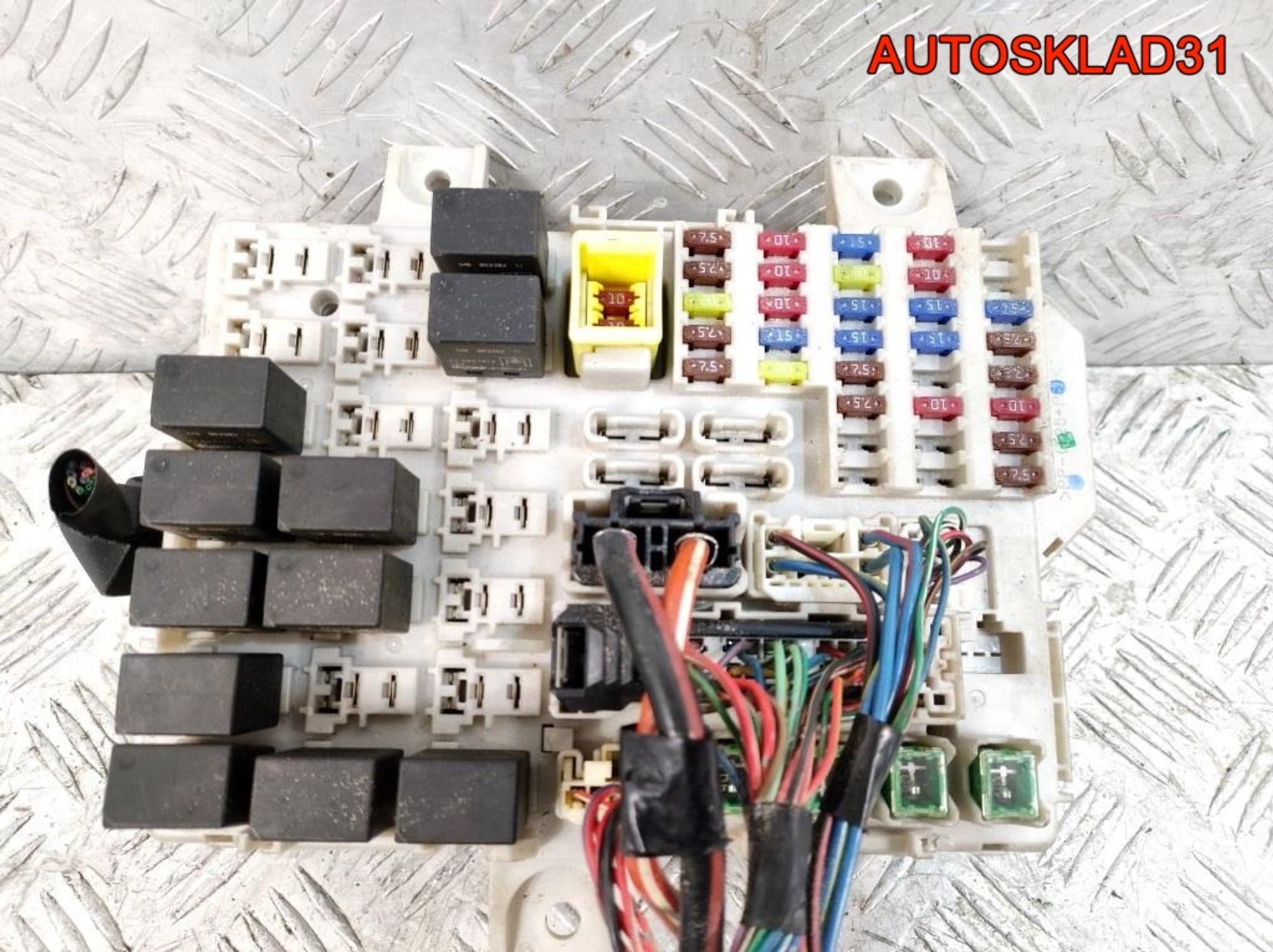 Блок предохранителей Mitsubishi Colt Z3 MN108319, 1700 рублей, Дубовое