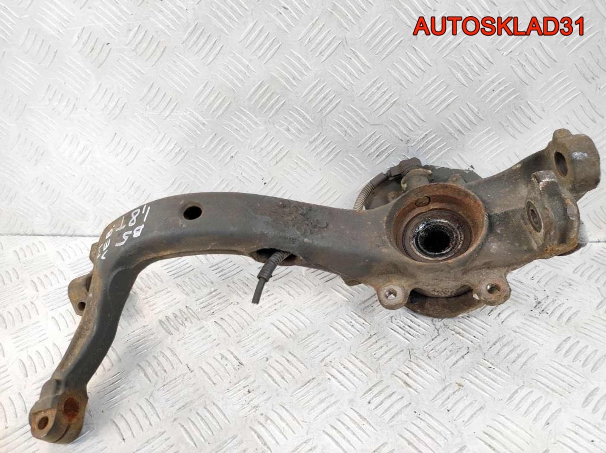 Кулак передний левый VW Passat B5 8D0407257M, 1200 рублей, Дубовое