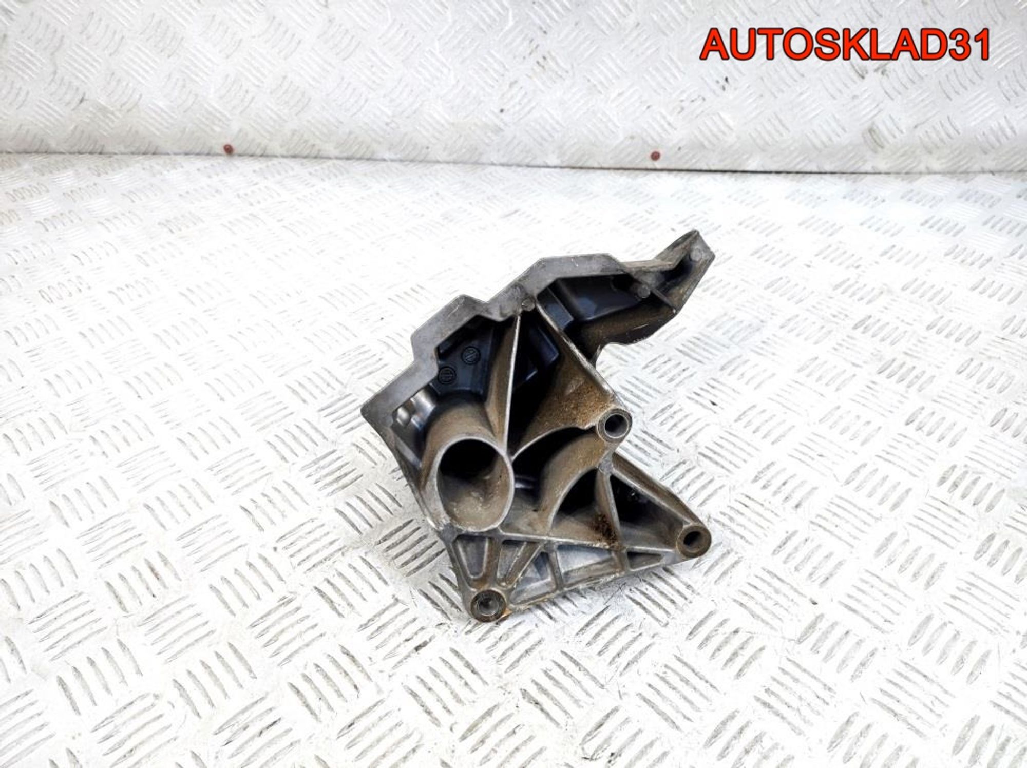 Кронштейн КПП Skoda Octavia A4 1,6 AEE 030199275A, 900 рублей, Дубовое