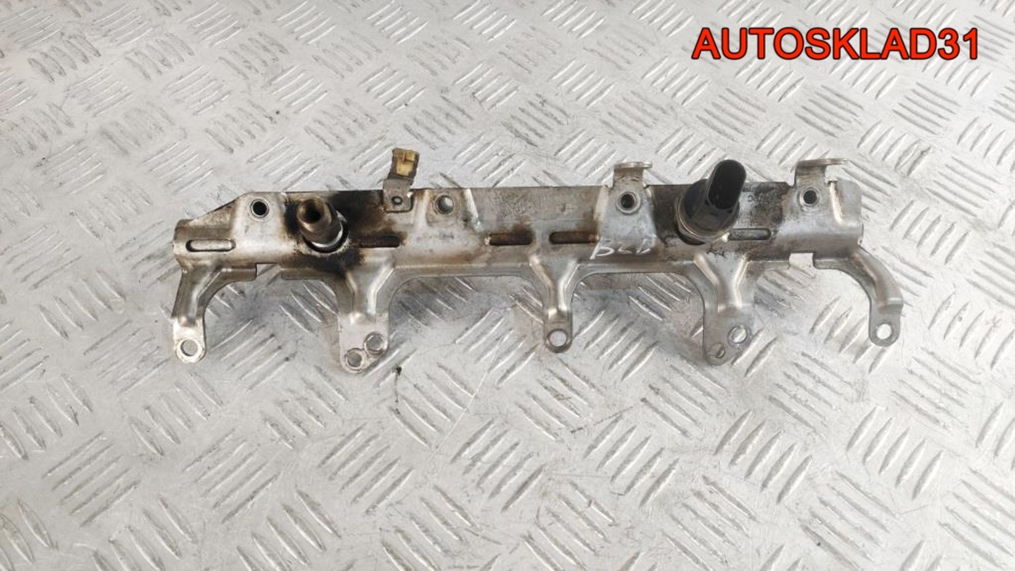 Рейка топливная VW Passat B6 1,8 BZB 06J133317G, 1000 рублей, Дубовое