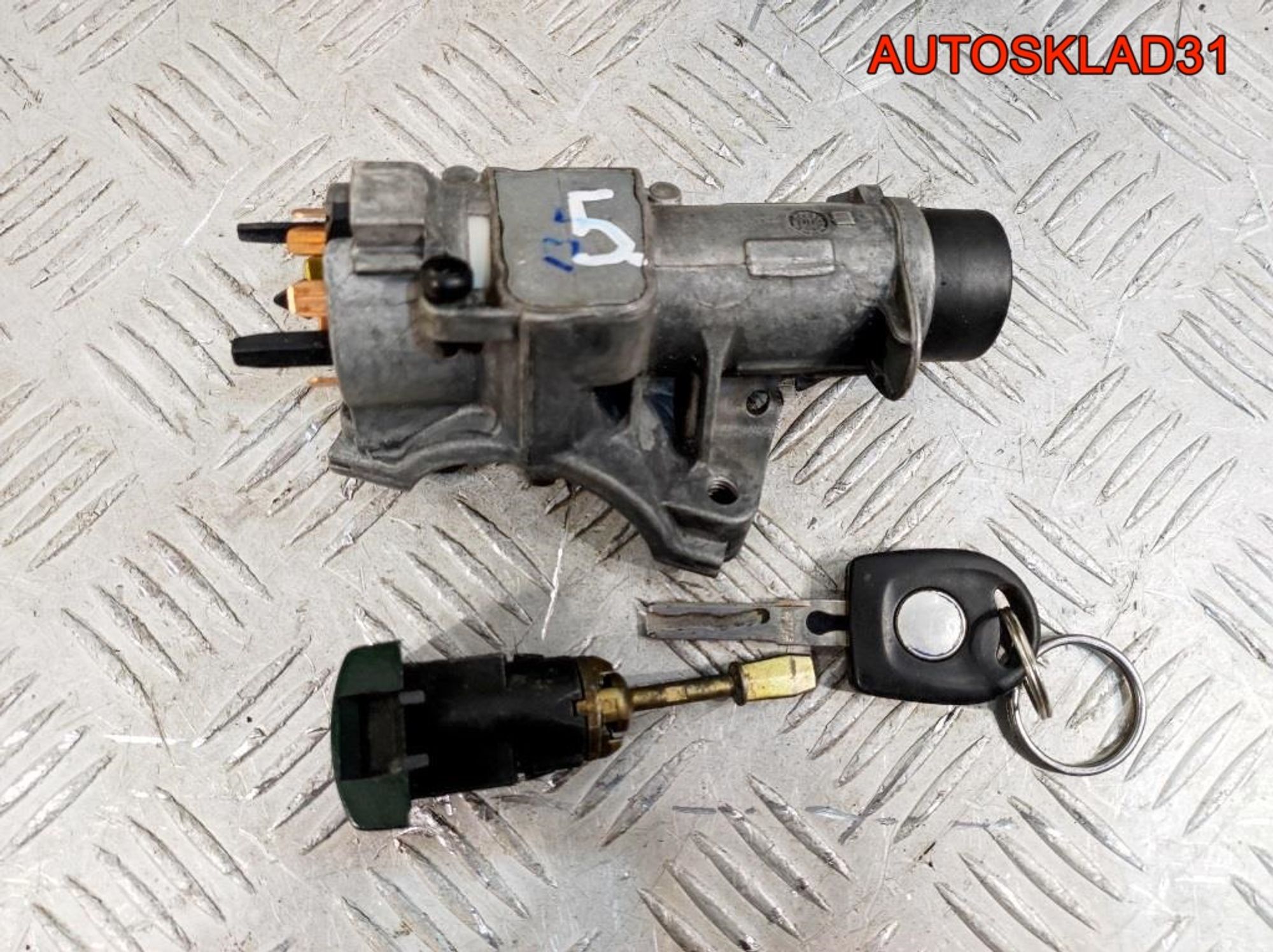 Комплект замок зажигания и личинки с ключом VW Passat B5 4B0905851A, 4100 рублей, Дубовое