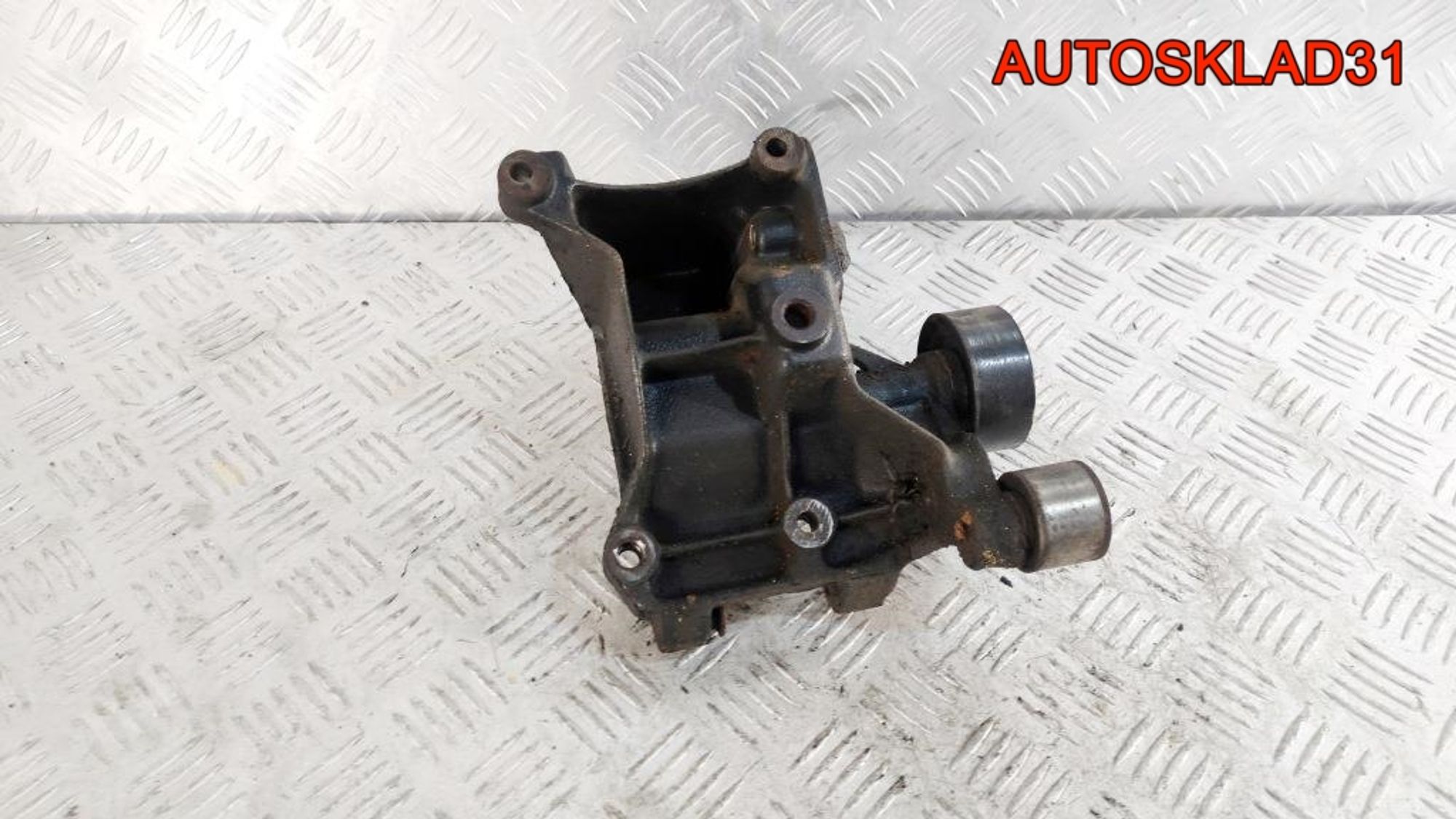 Кронштейн генератора Peugeot 206 1,9 PSA WJY 10DXFR 9634962980, 900 рублей, Дубовое