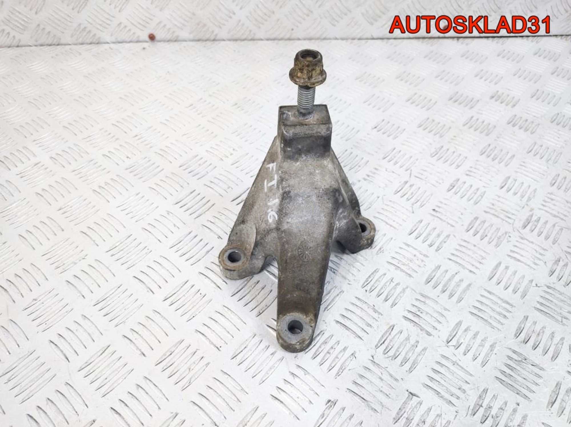 Кронштейн левый МКПП  Ford Focus 1 98AB7M125CG, 900 рублей, Дубовое