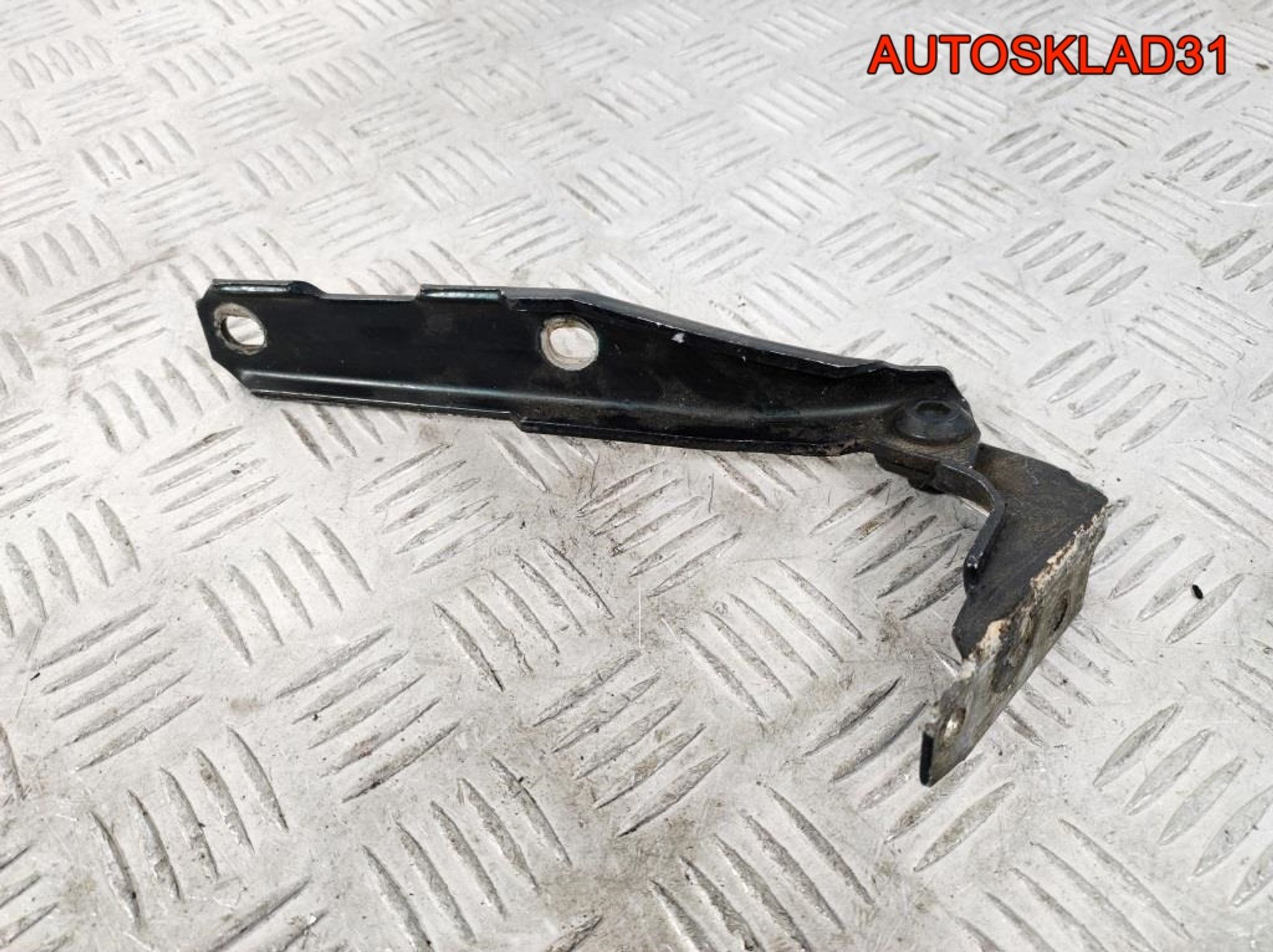 Петля капота правая Audi A6 C5 4B0823302D, 600 рублей, Дубовое