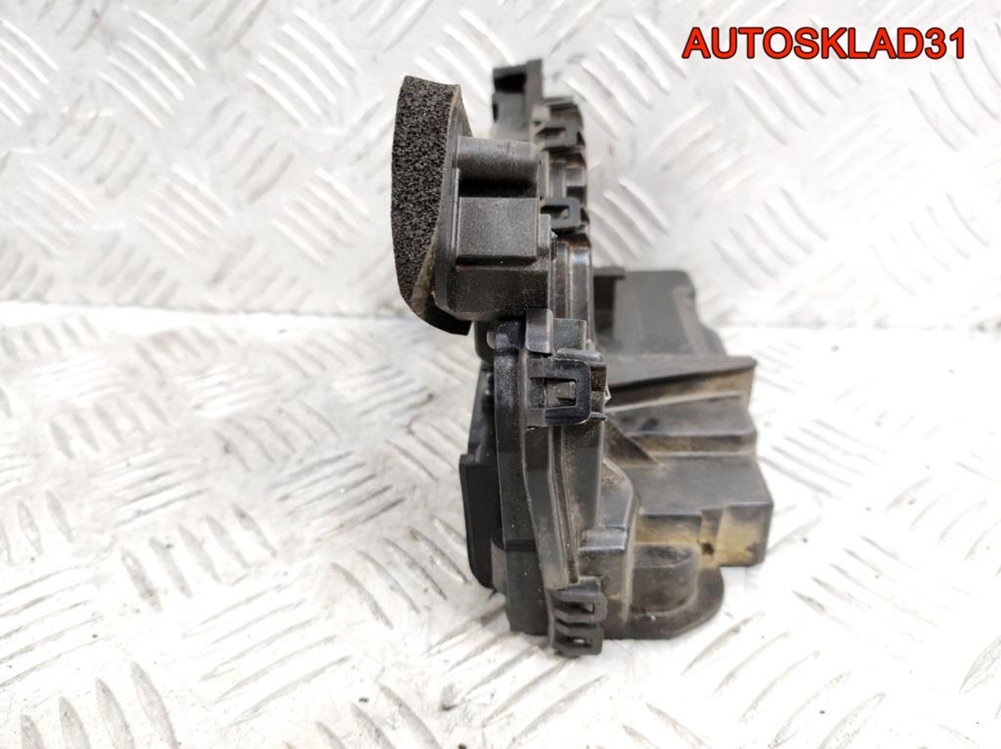 Замок двери передней правой Skoda Rapid 5TB837016A, 4100 рублей, Дубовое