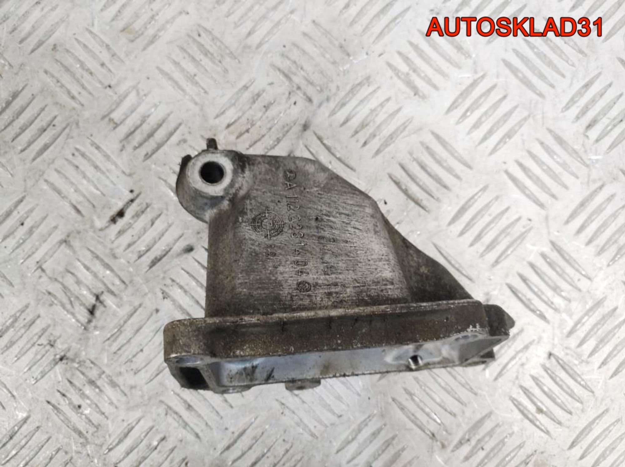 Кронштейн двигателя левый Mercedes W210 A1122231404, 500 рублей, Дубовое