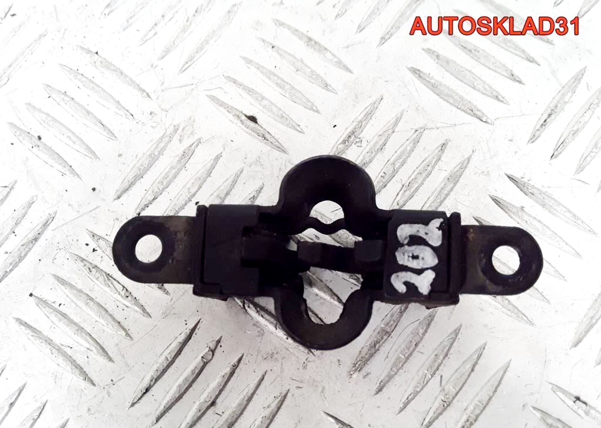 Замок капота Mercedes W202 A2028800160, 1100 рублей, Дубовое