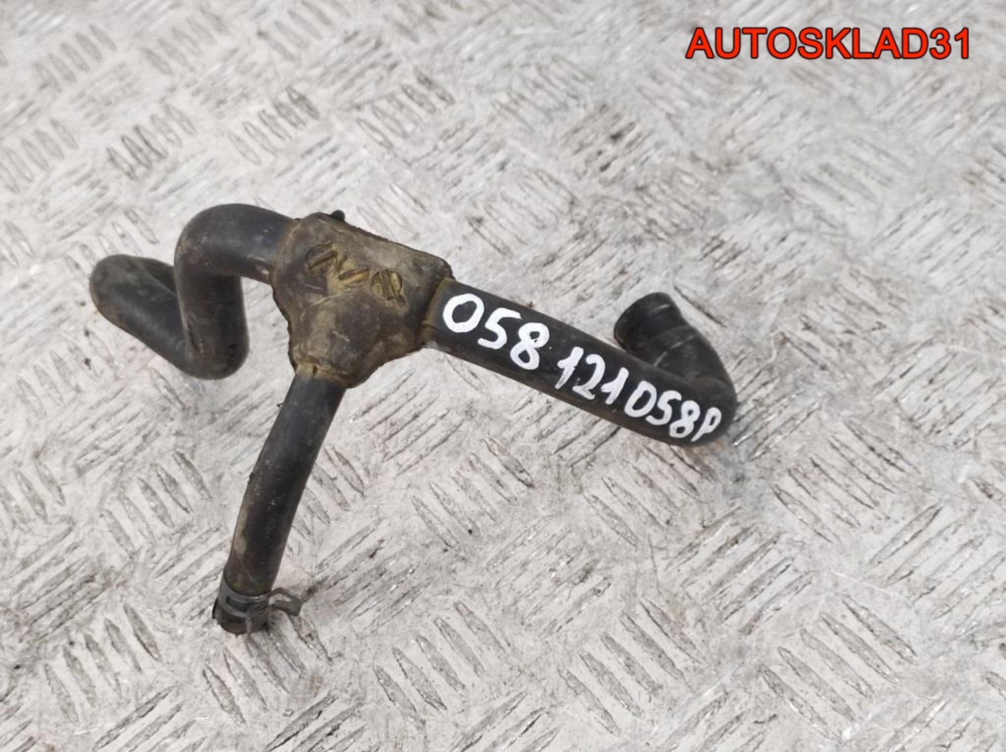 Патрубок системы охлаждения VW Passat B5 1,8 APT 058121058P, 700 рублей, Дубовое