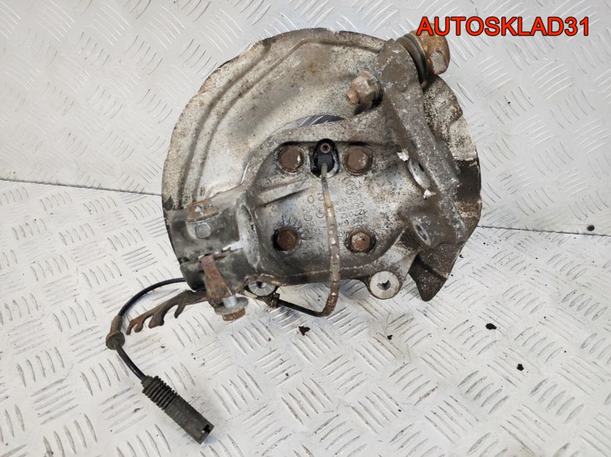 Кулак поворотный перед левый BMW E90 31216764443, 3300 рублей, Дубовое