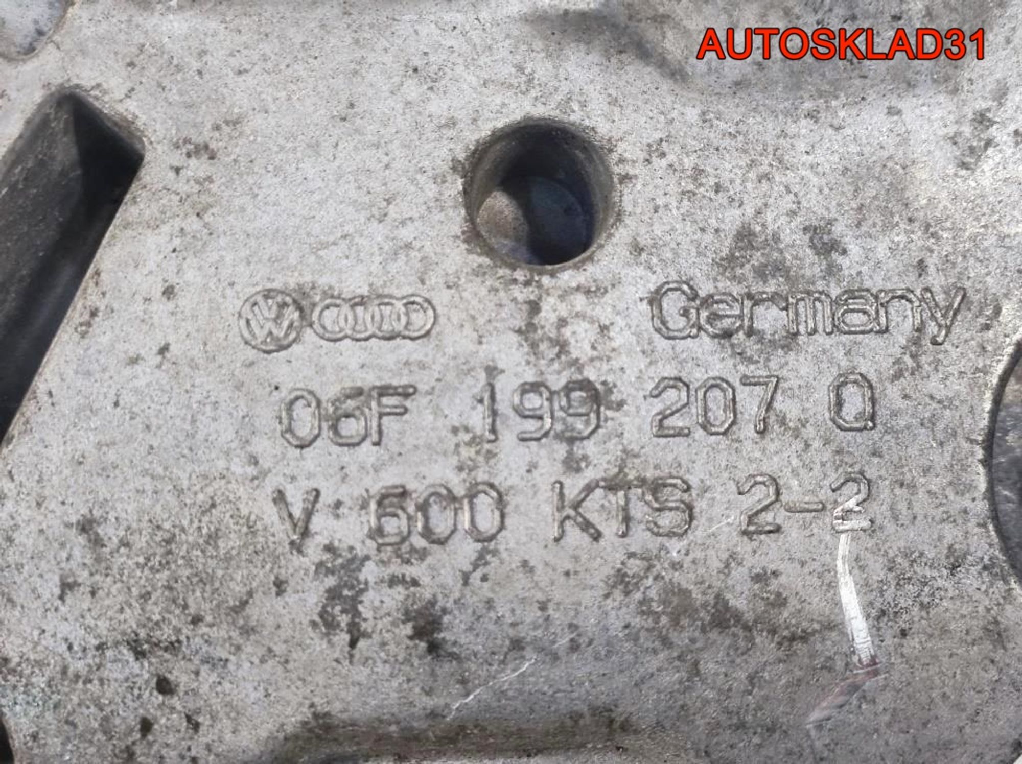 Кронштейн опоры двигателя VW Golf 5 06F199207Q, 2100 рублей, Дубовое