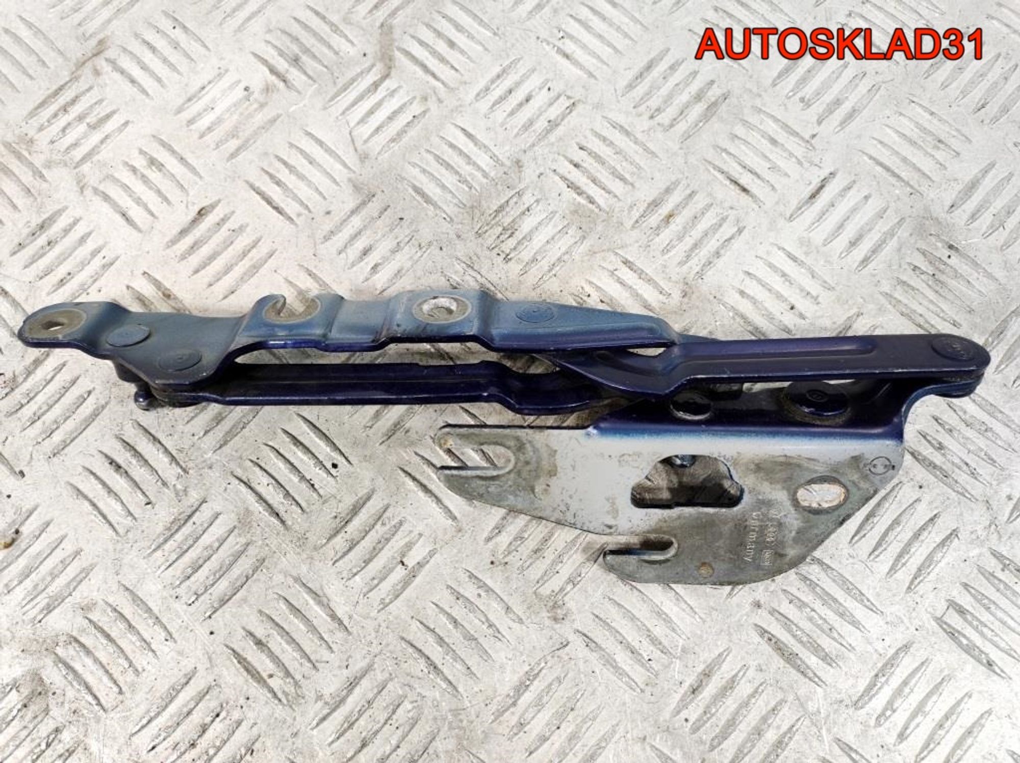 Петля крышки багажника левая Audi A6 C5 4B5827301C, 900 рублей, Дубовое