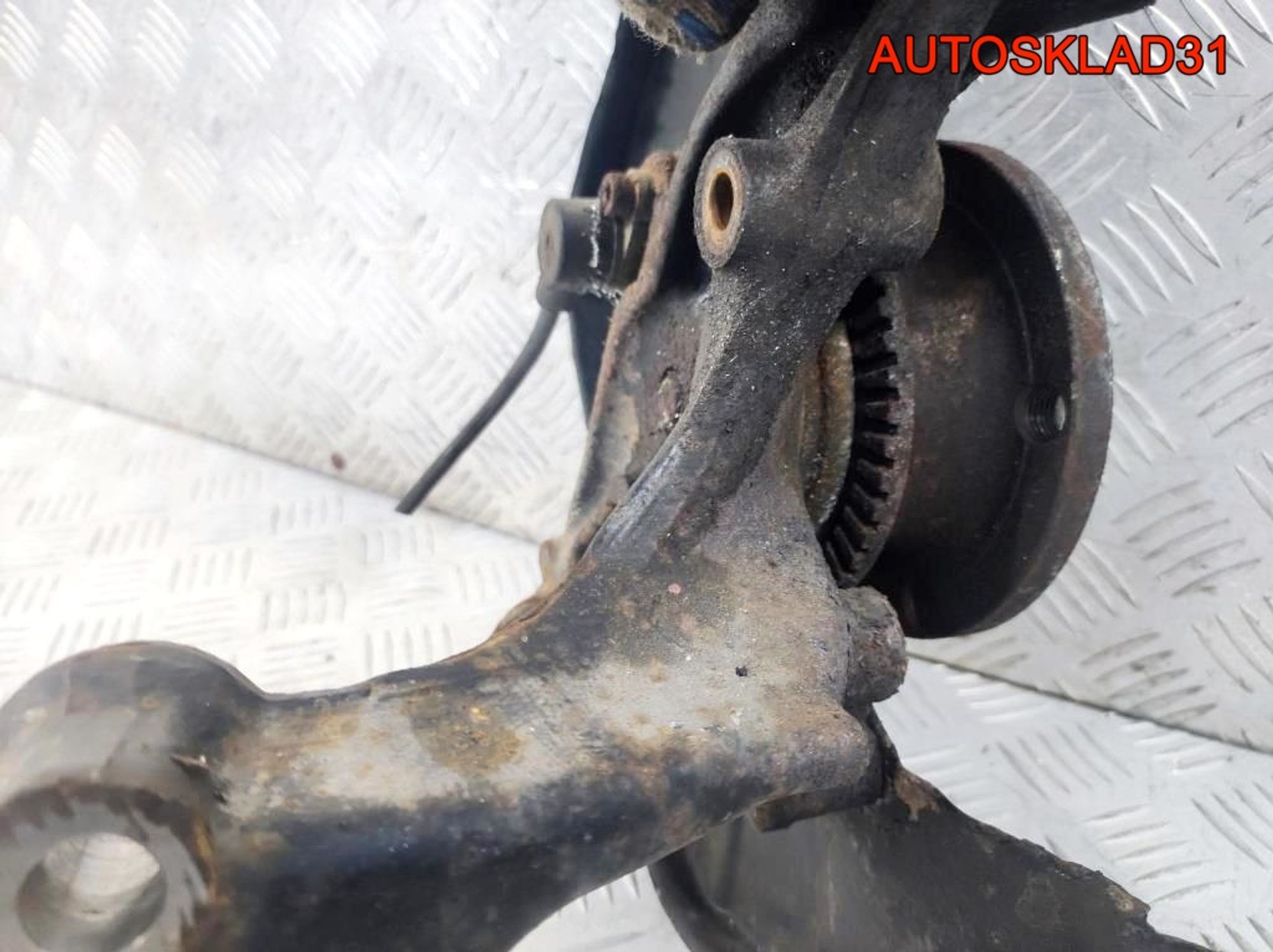 Кулак поворотный задний правый Audi A4 B6 2 WD, 1200 рублей, Дубовое