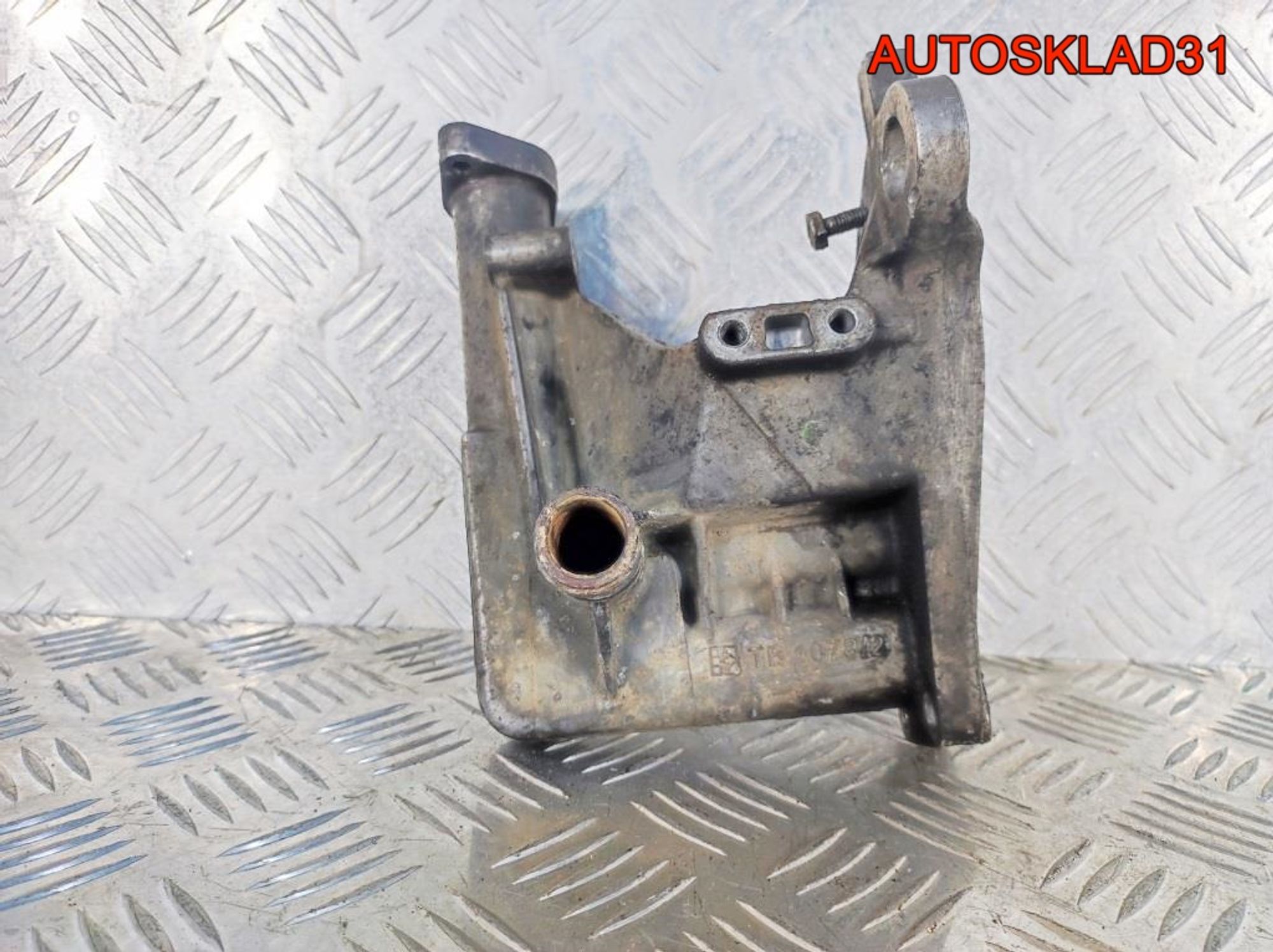 Фланец системы охлаждения Vito 638 A6112000690, 1700 рублей, Дубовое