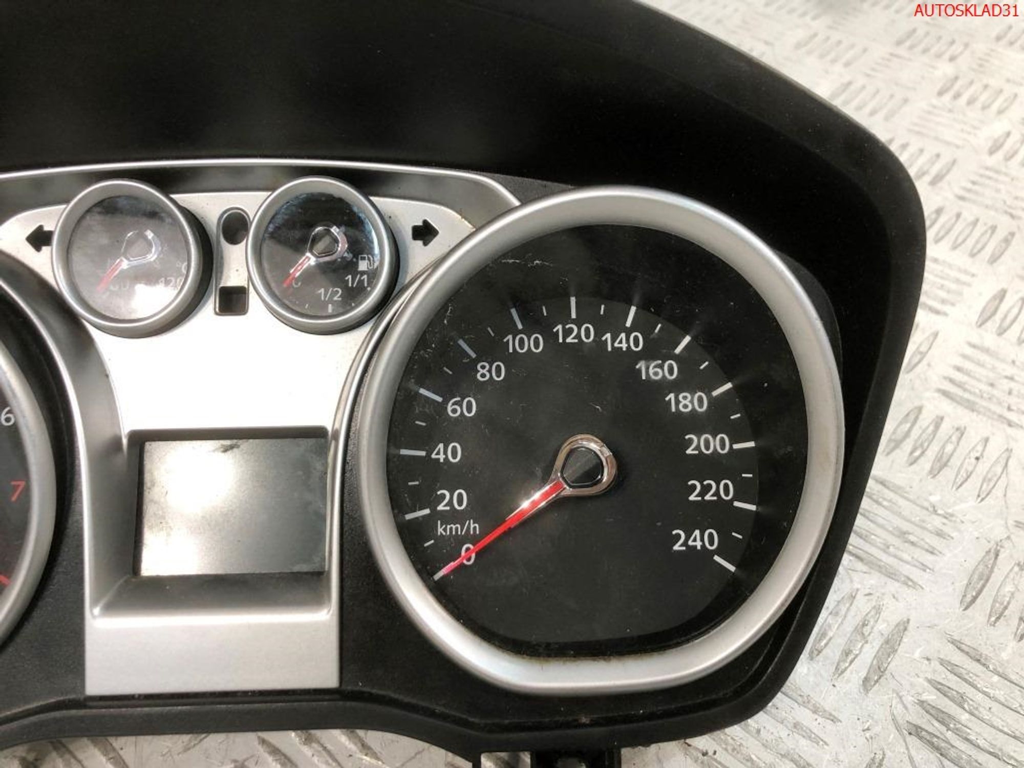 Панель приборов Ford Focus 2 1,6 Бензин 8V4T10849EH, 20000 рублей, Дубовое