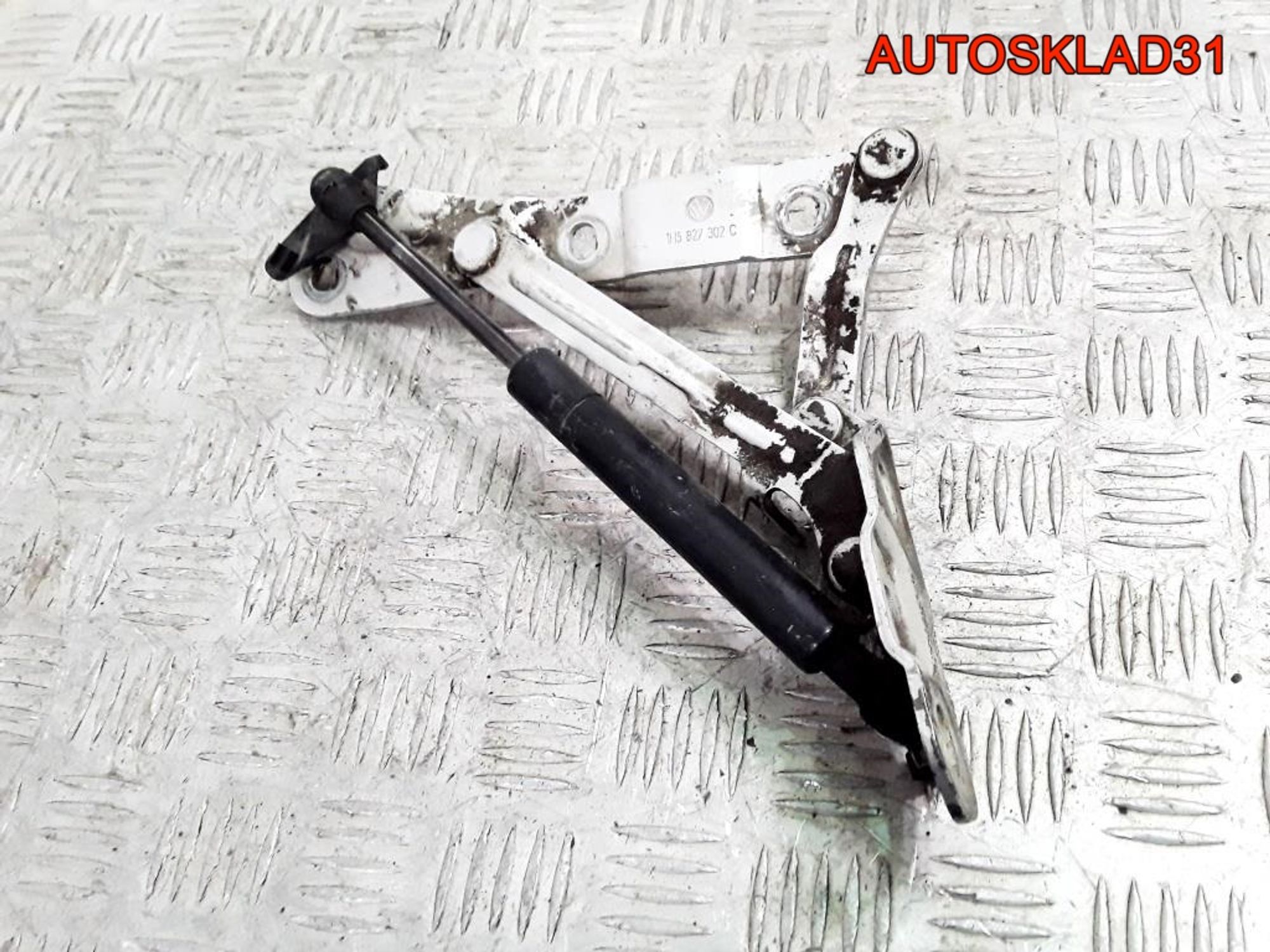 Петля крышки багажника правая Volkswagen Vento, 1400 рублей, Дубовое