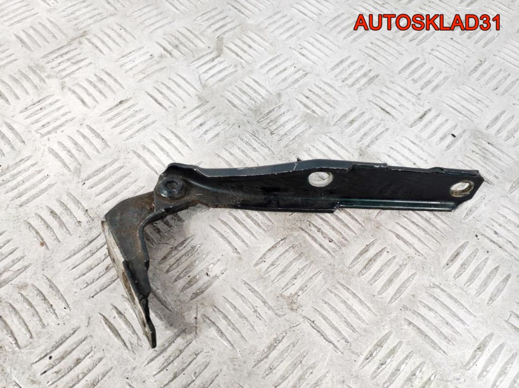 Петля капота левая Audi A6 C5 4B0823301D, 600 рублей, Дубовое