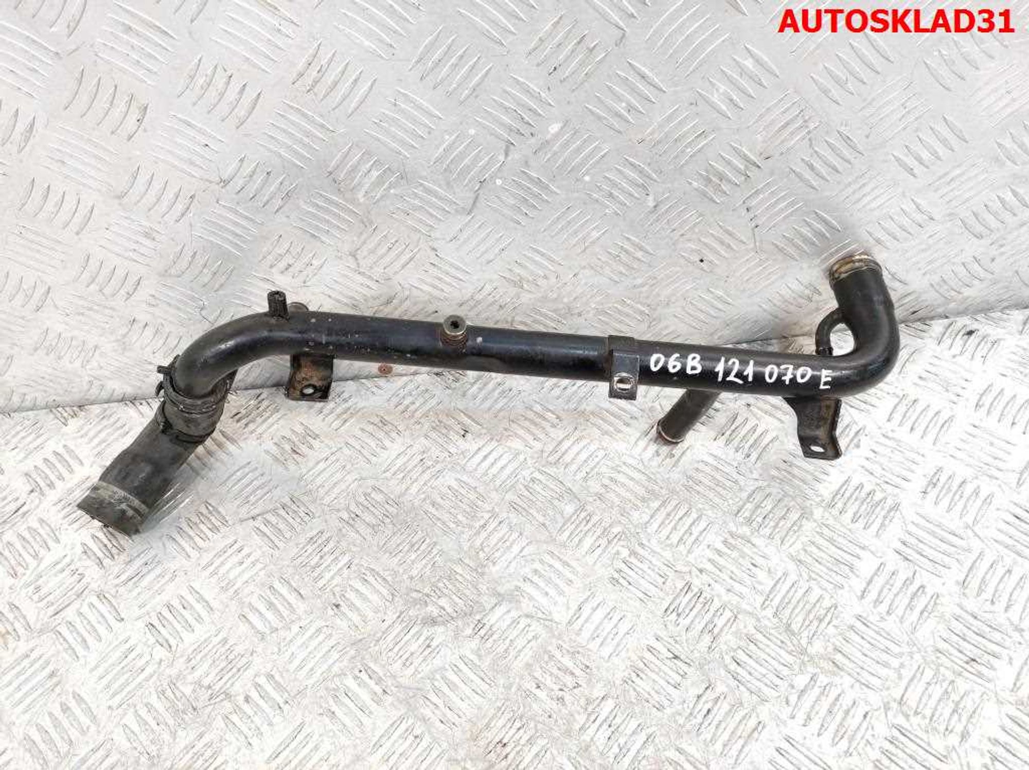 Трубка охлаждающей жидкости Audi A4 B6 1,8 AVJ 06B121070E, 1000 рублей, Дубовое