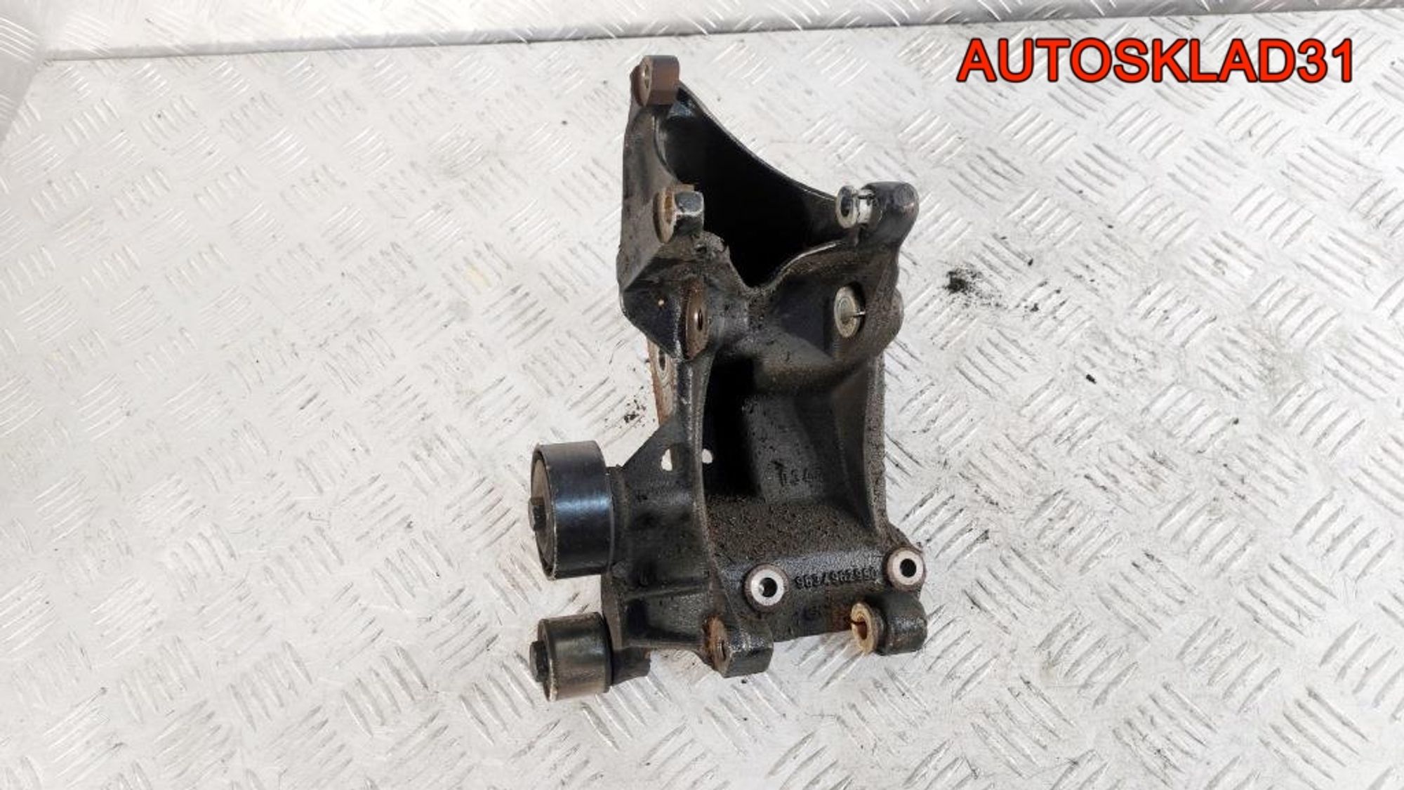 Кронштейн генератора Peugeot 206 1,9 PSA WJY 10DXFR 9634962980, 900 рублей, Дубовое