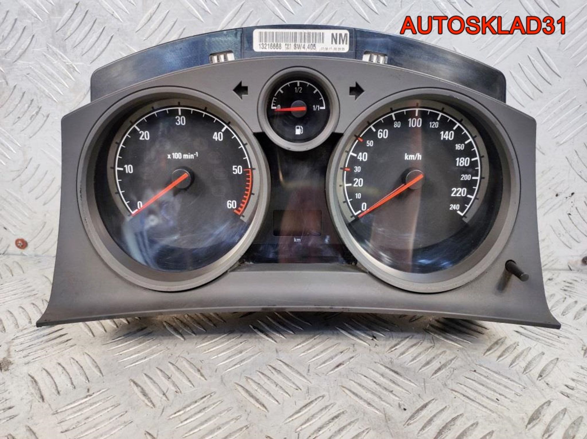 Панель приборов Opel Zafira B 13216668 Дизель, 2600 рублей, Дубовое