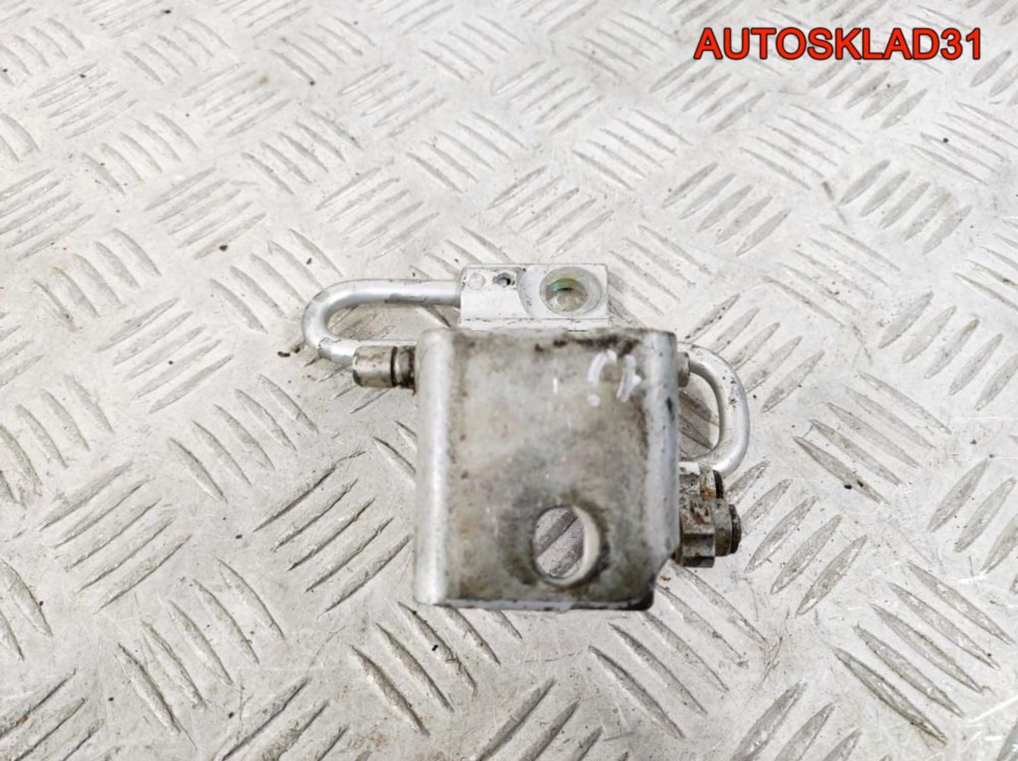 Петля двери задняя правая нижняя Volkswagen Golf 4, 900 рублей, Дубовое