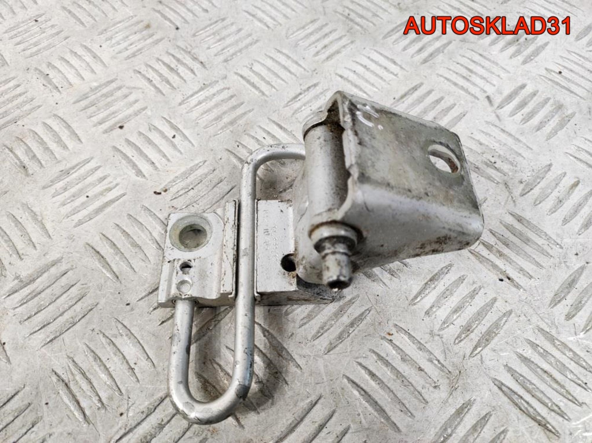 Петля двери задняя правая нижняя Volkswagen Golf 4, 900 рублей, Дубовое