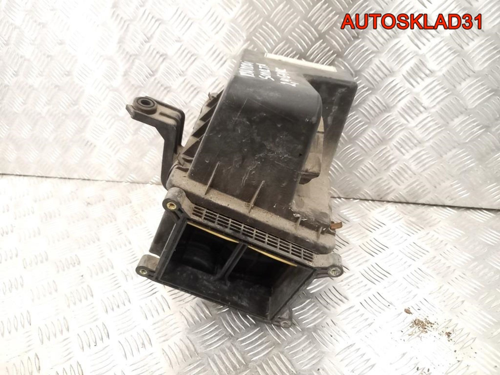 Корпус воздушного фильтра Hyundai Sonata 5 G4KC, 2300 рублей, Дубовое