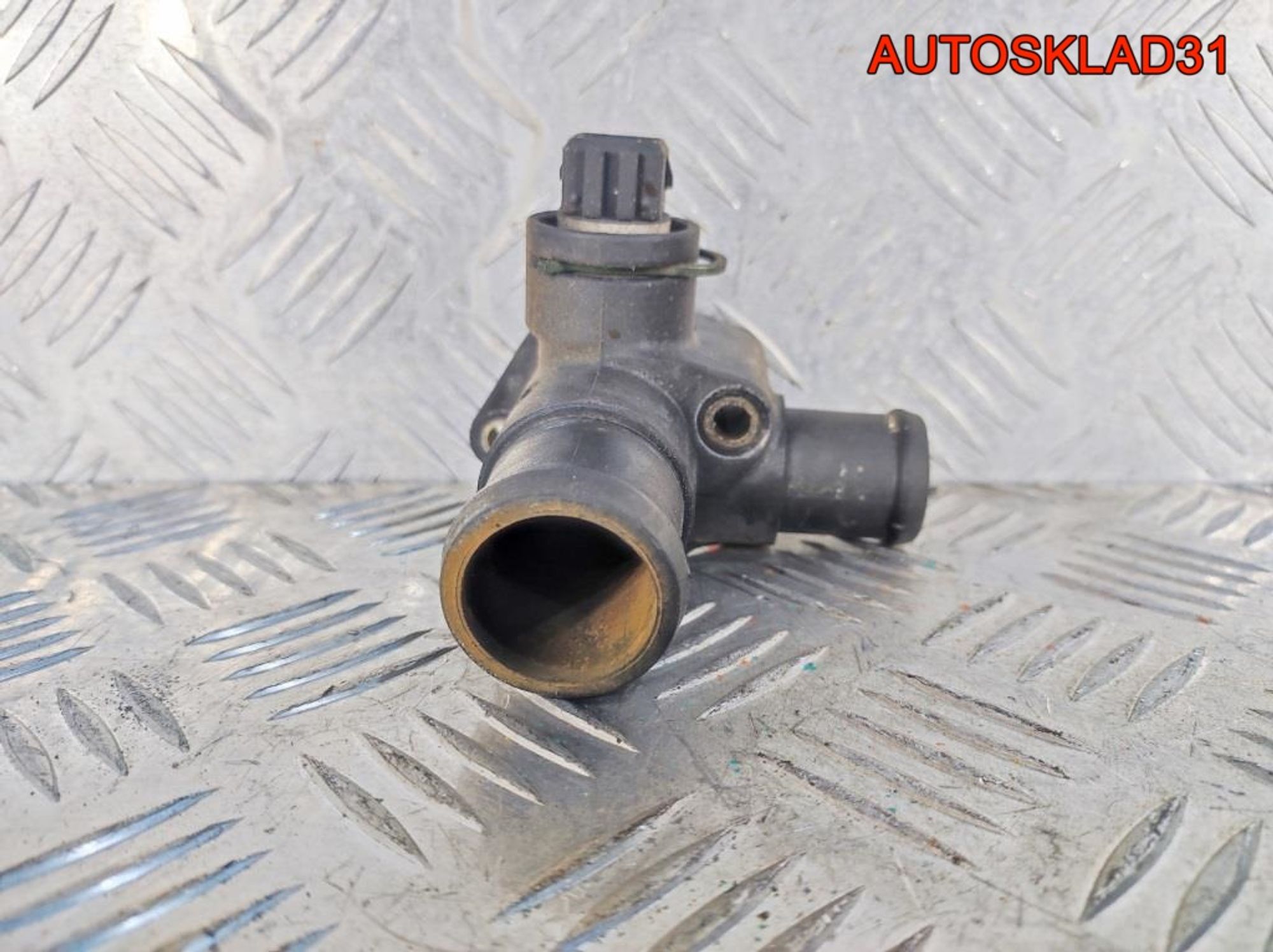 Фланец системы охлаждения Audi A4 B5 028121133, 600 рублей, Дубовое