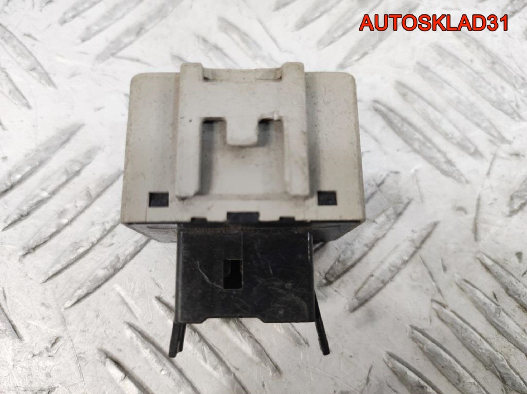 Реле поворотов Toyota Avensis 2 8198005040, 800 рублей, Дубовое